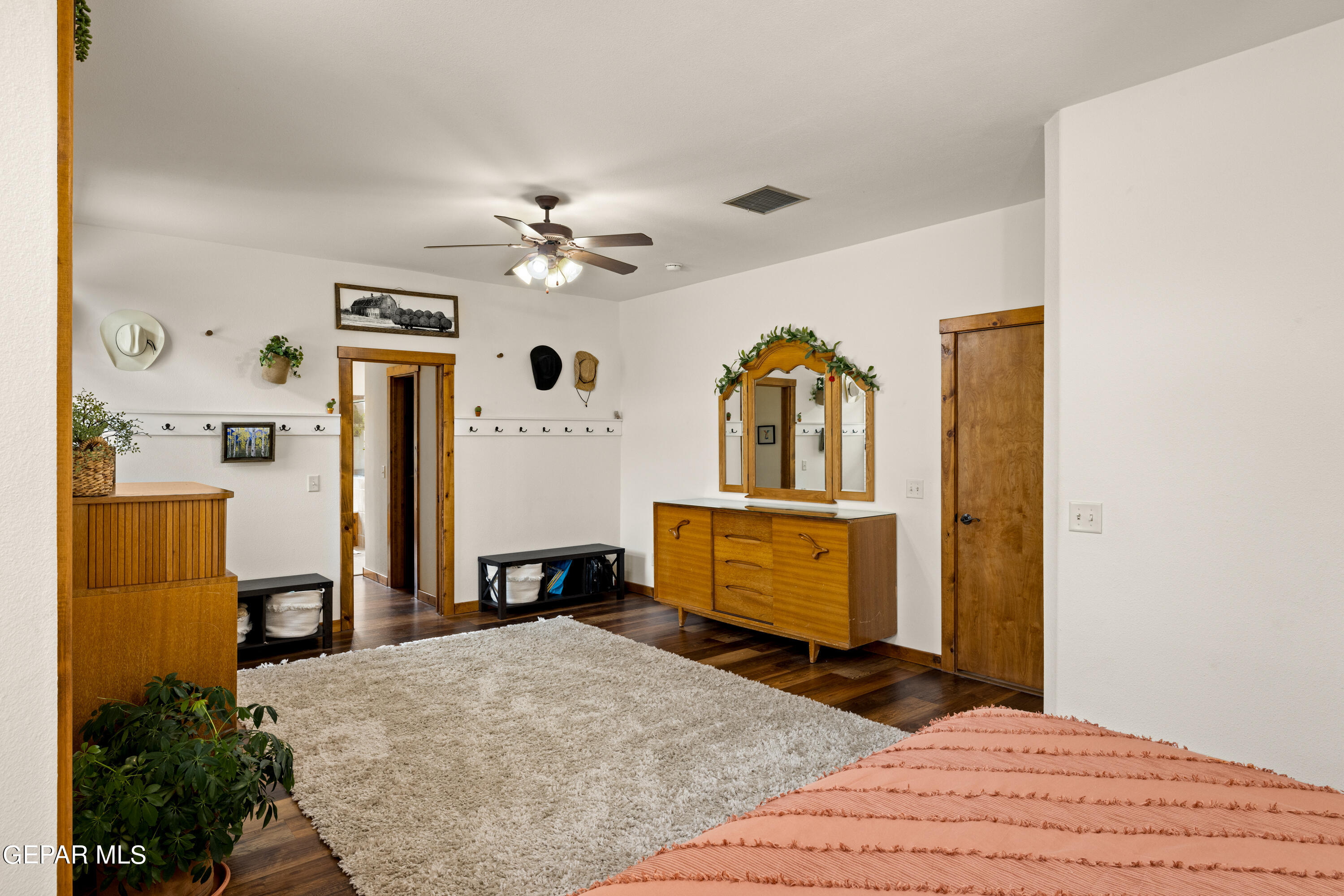 5888 OSCAR PEREZ Avenue