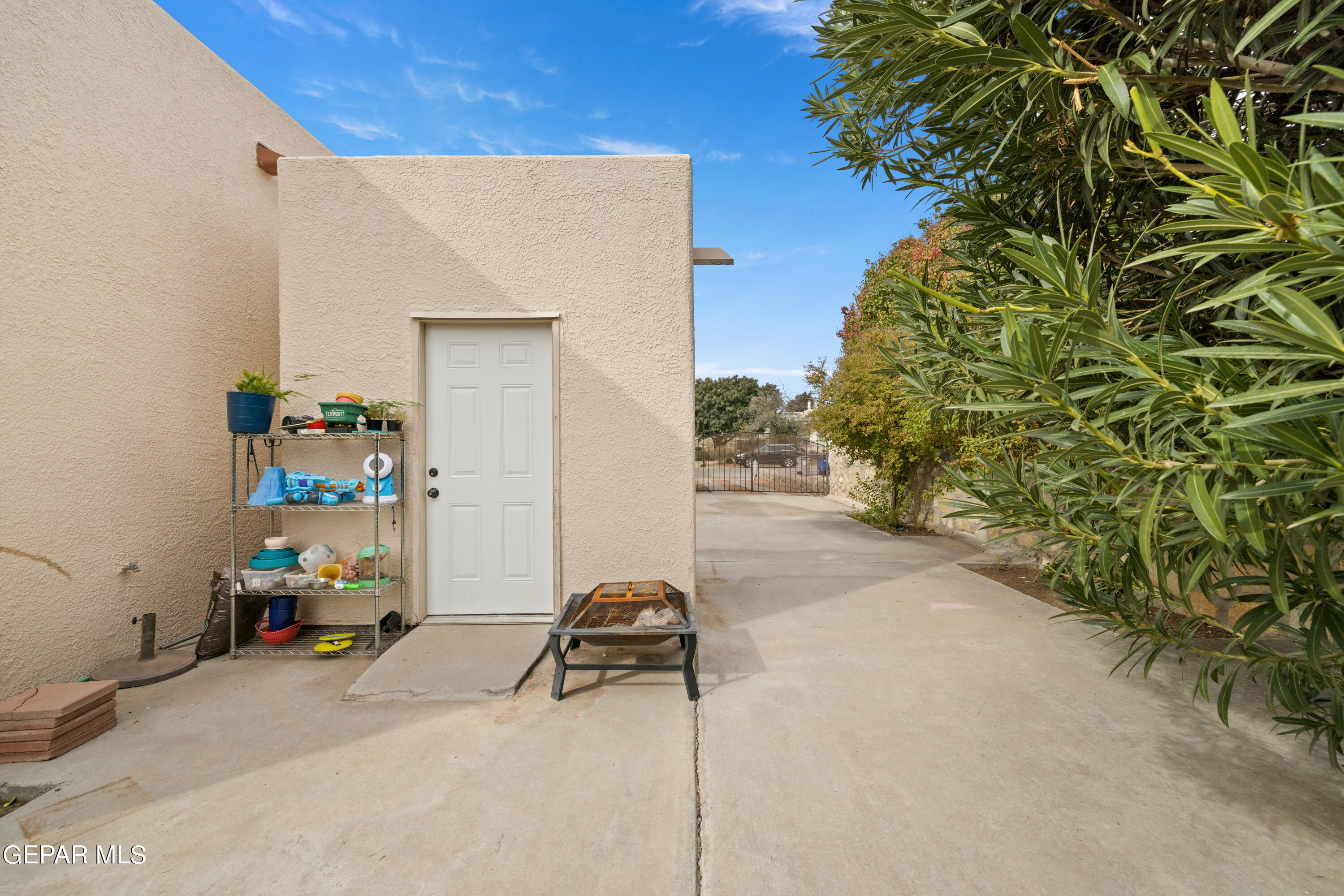 5888 OSCAR PEREZ Avenue