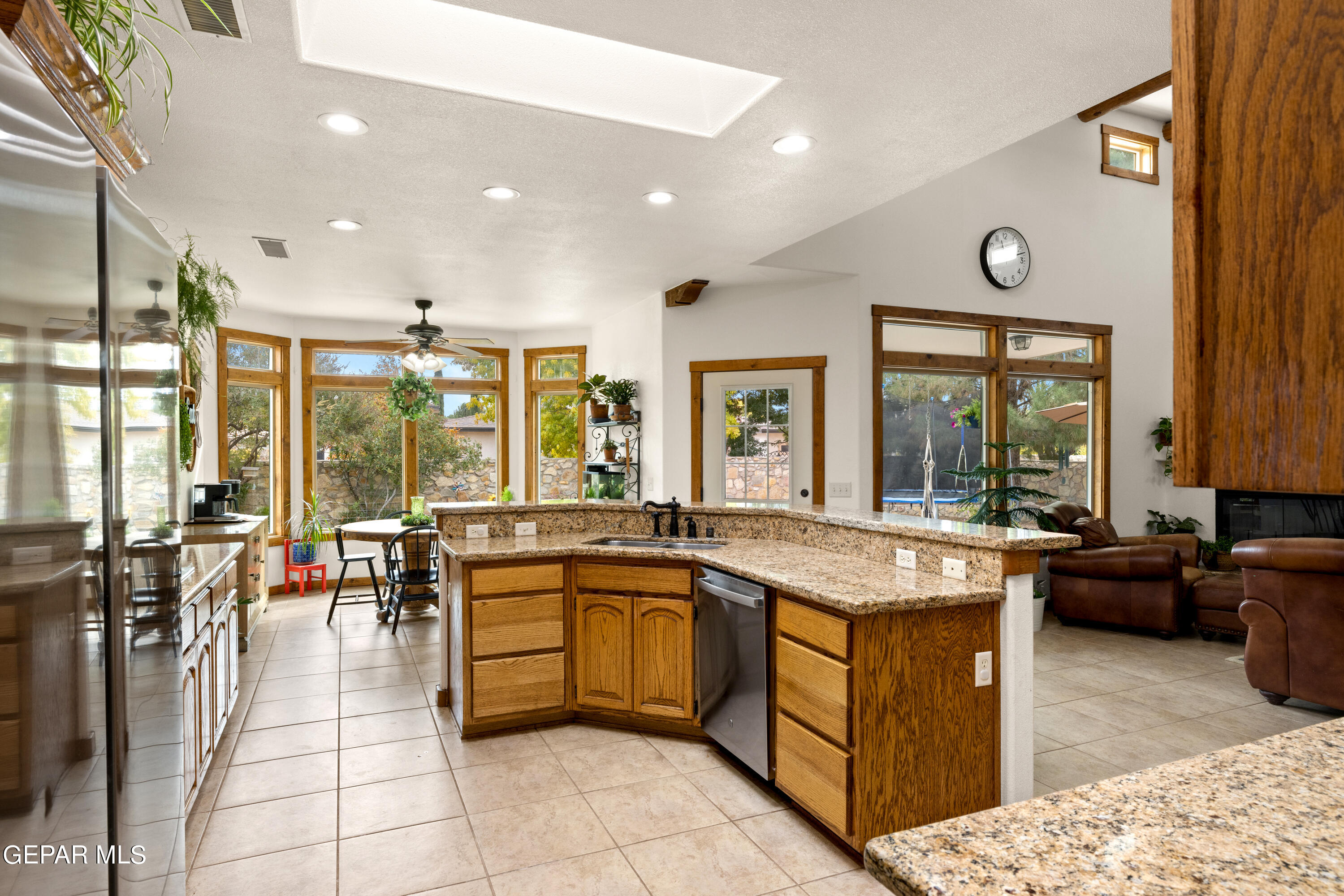 5888 OSCAR PEREZ Avenue