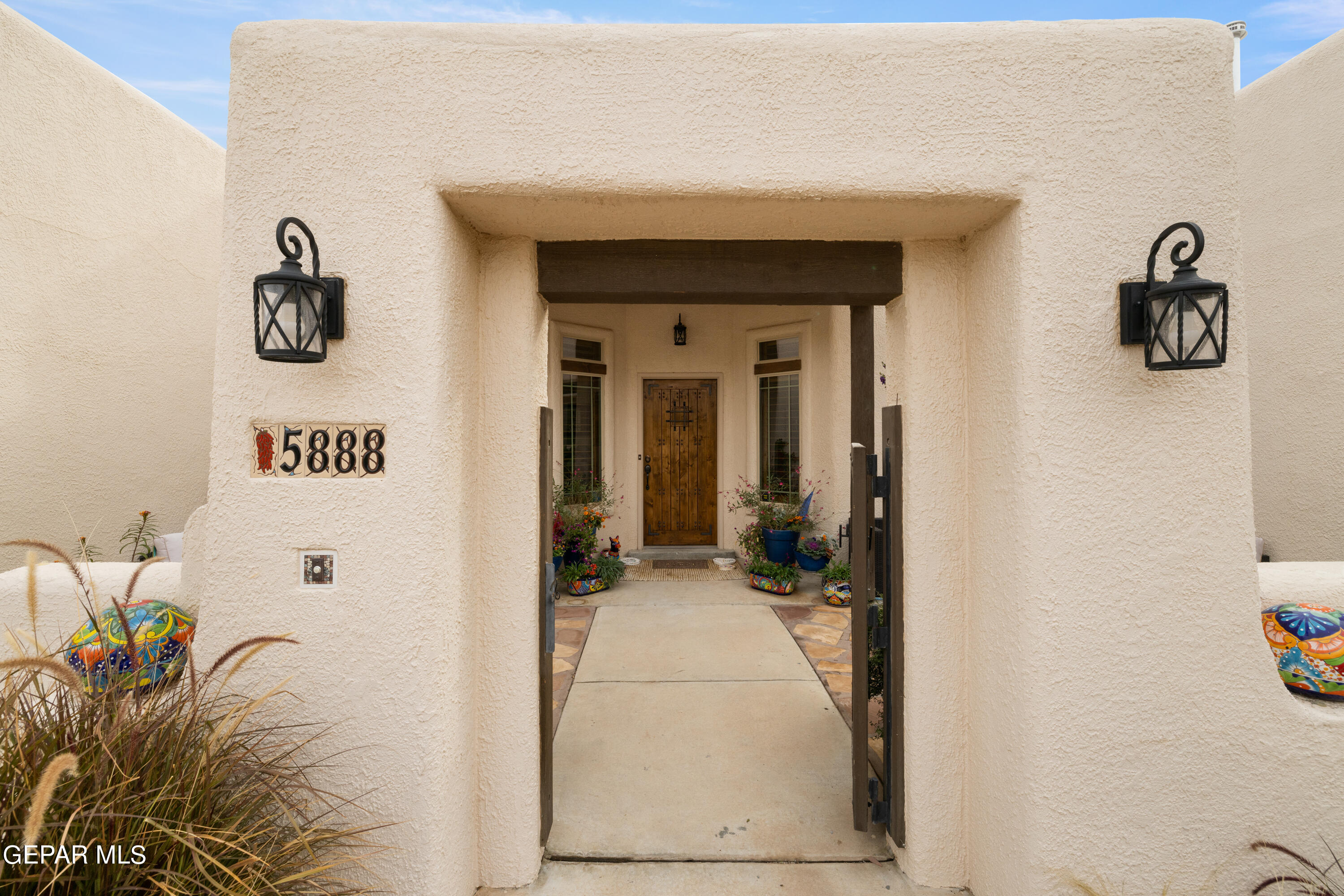 5888 OSCAR PEREZ Avenue