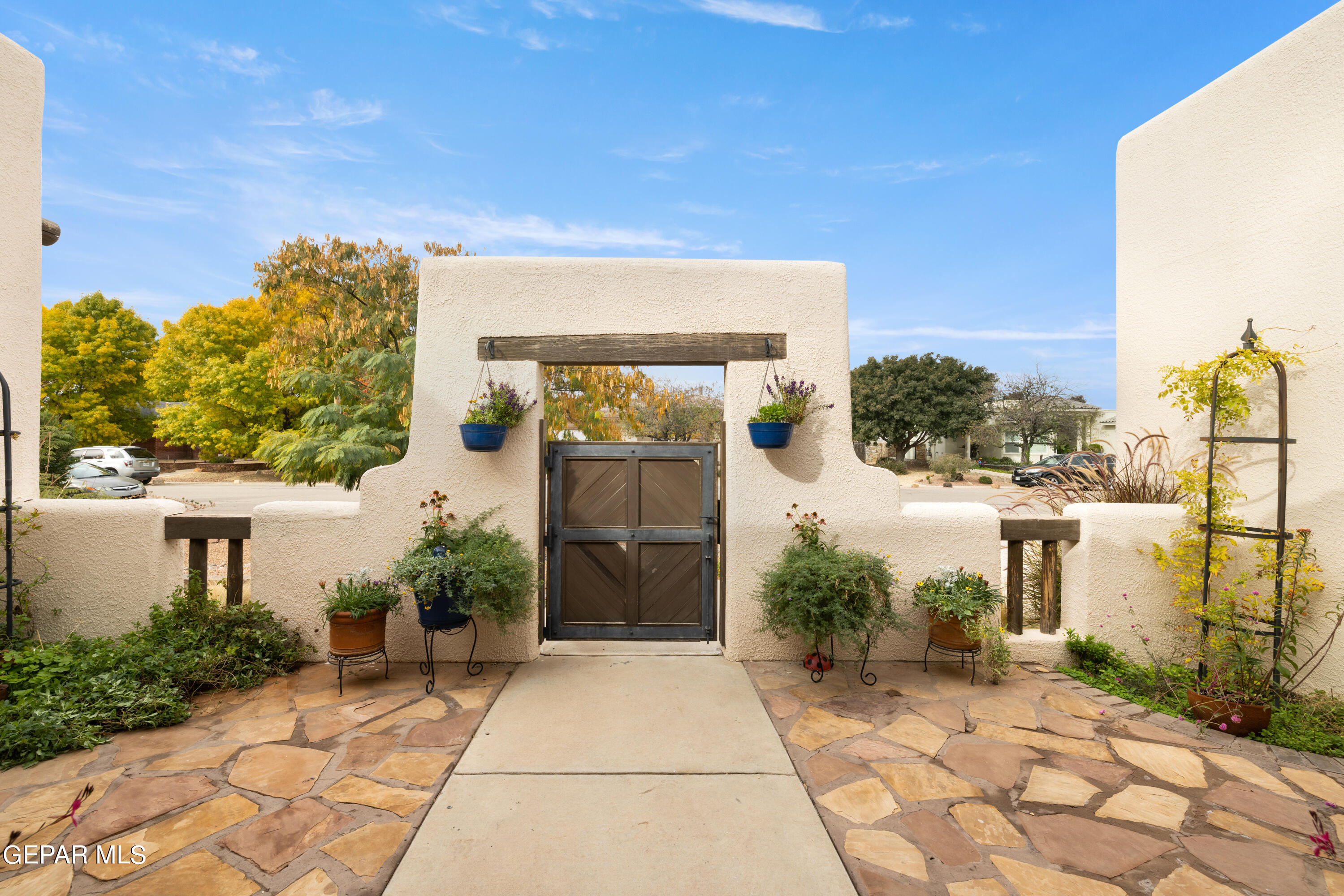 5888 OSCAR PEREZ Avenue