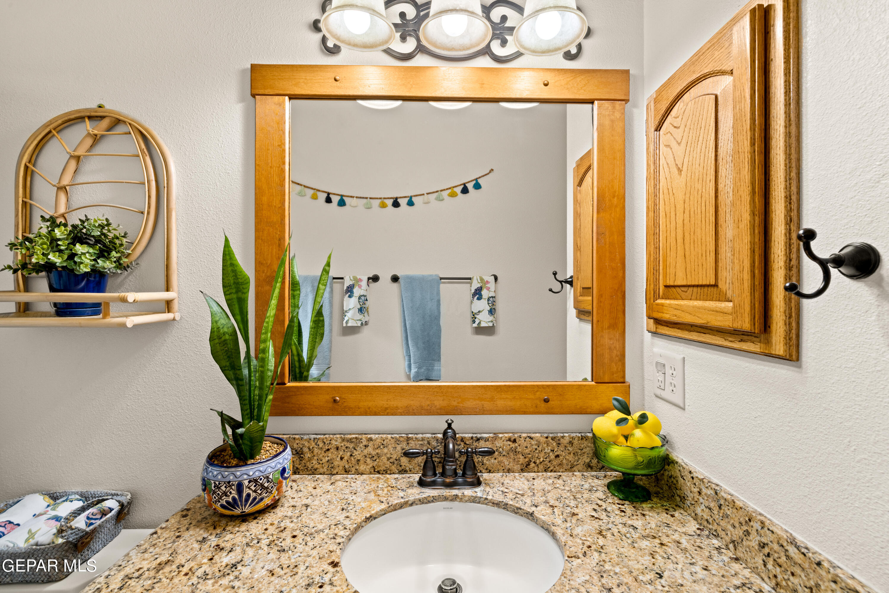 5888 OSCAR PEREZ Avenue