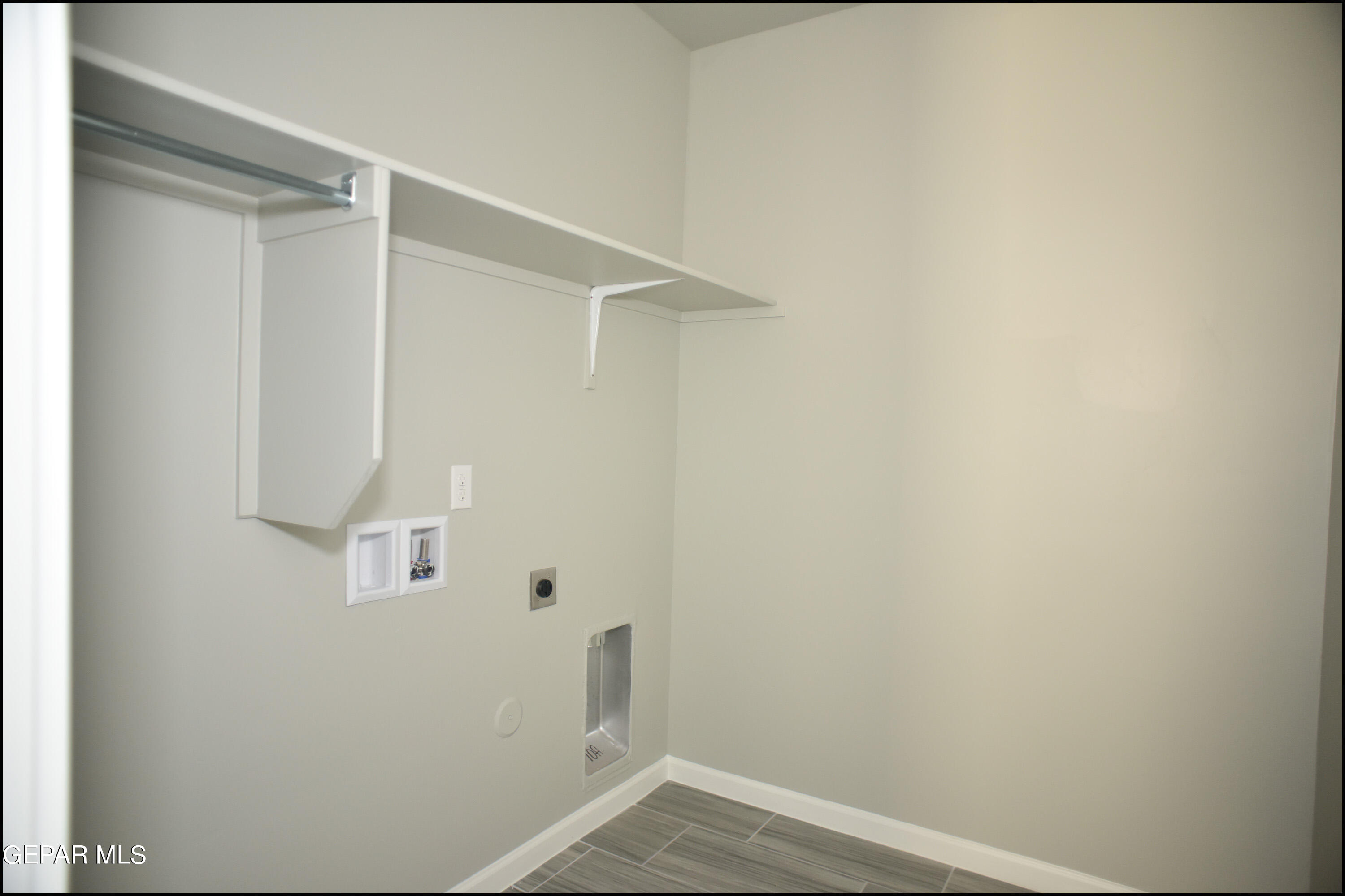 13623 LAWKLAND Street