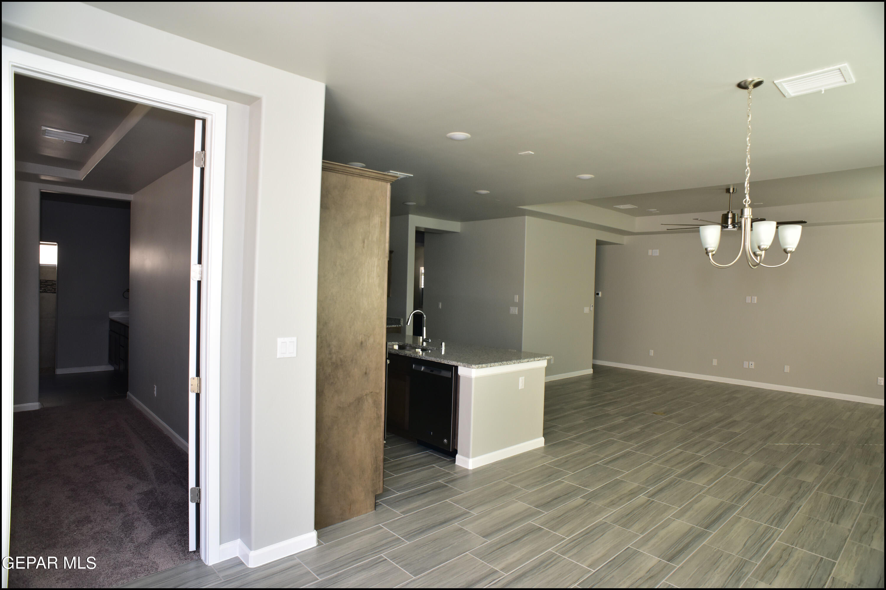 13623 LAWKLAND Street