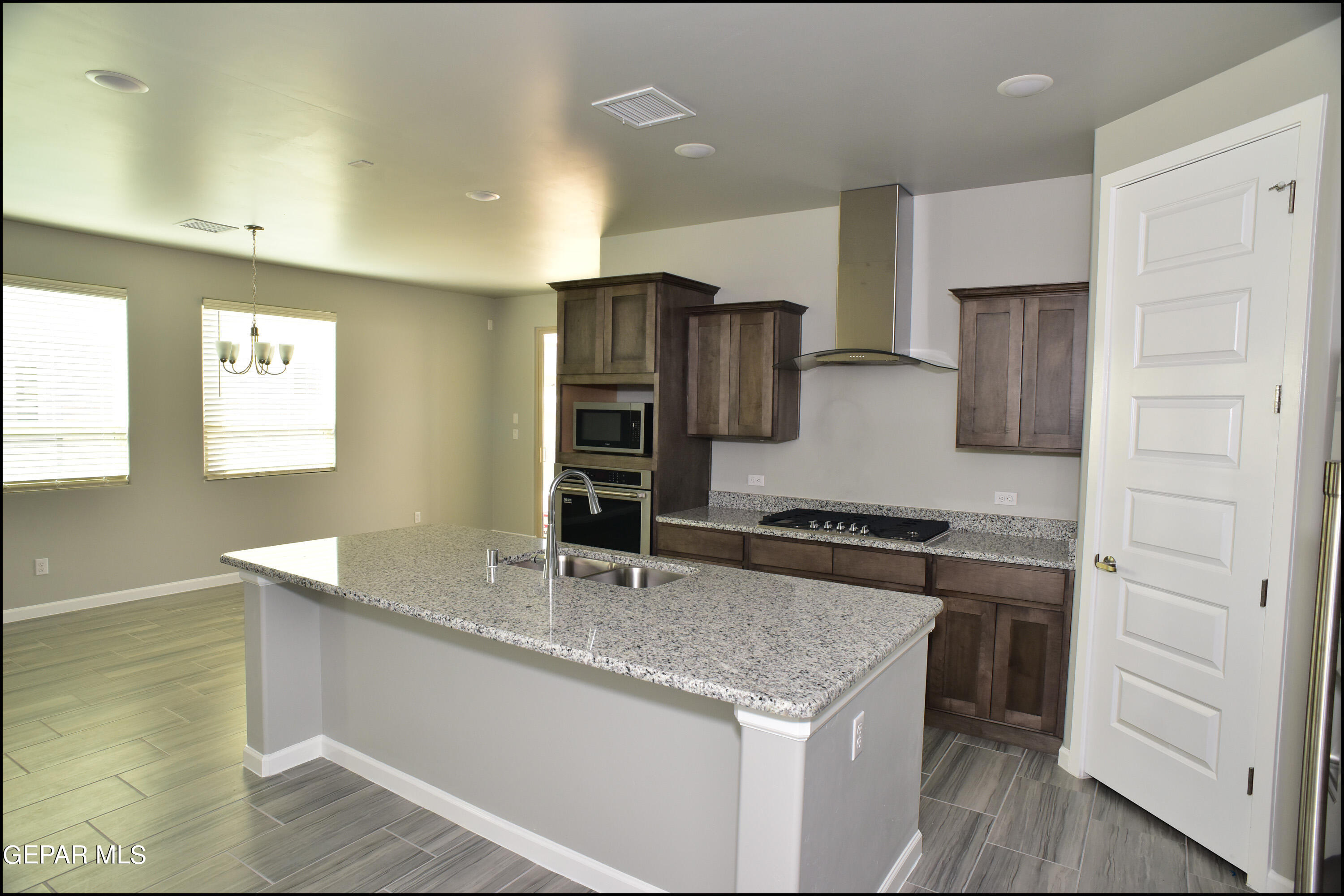 13623 LAWKLAND Street