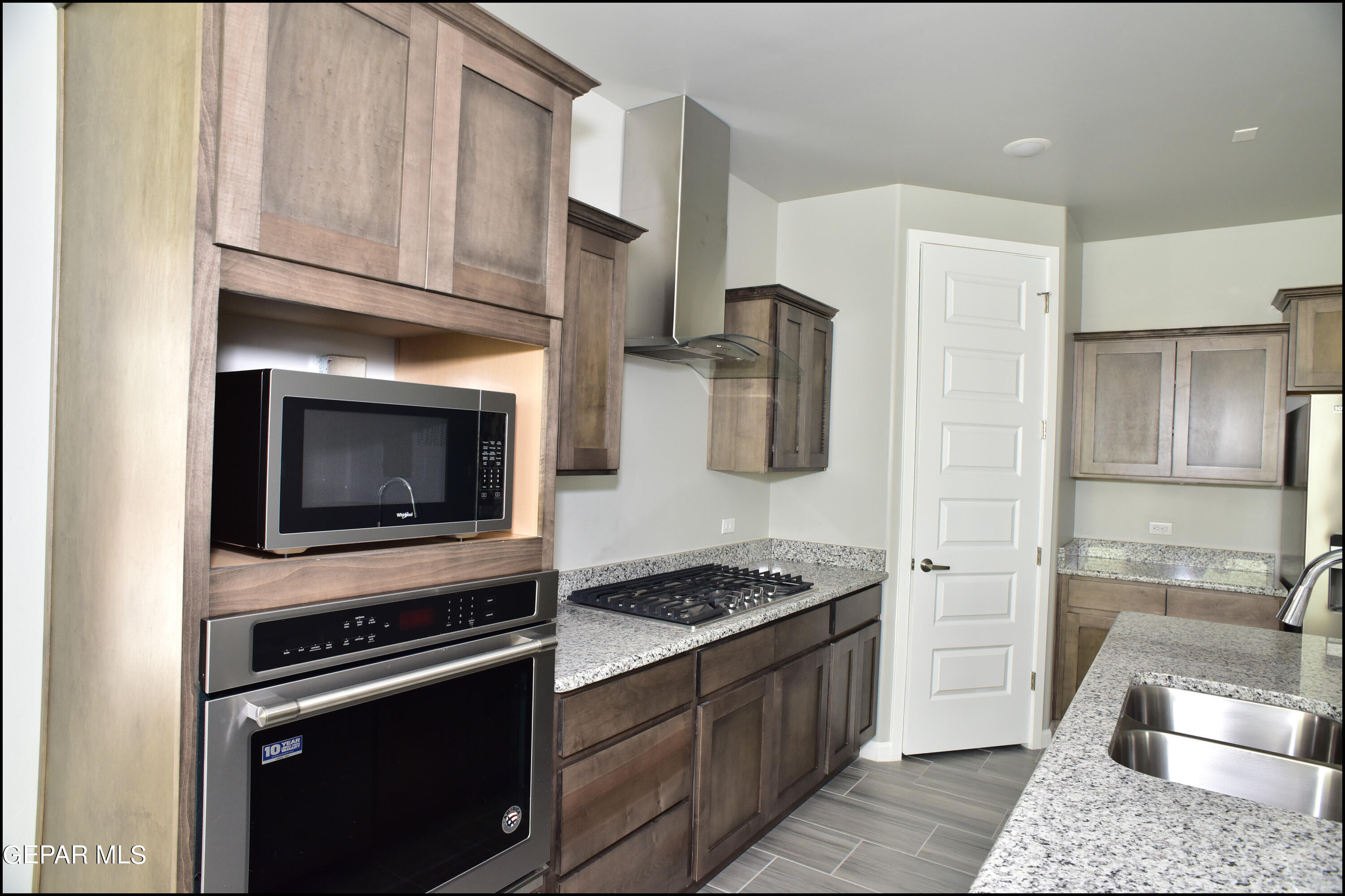 13623 LAWKLAND Street