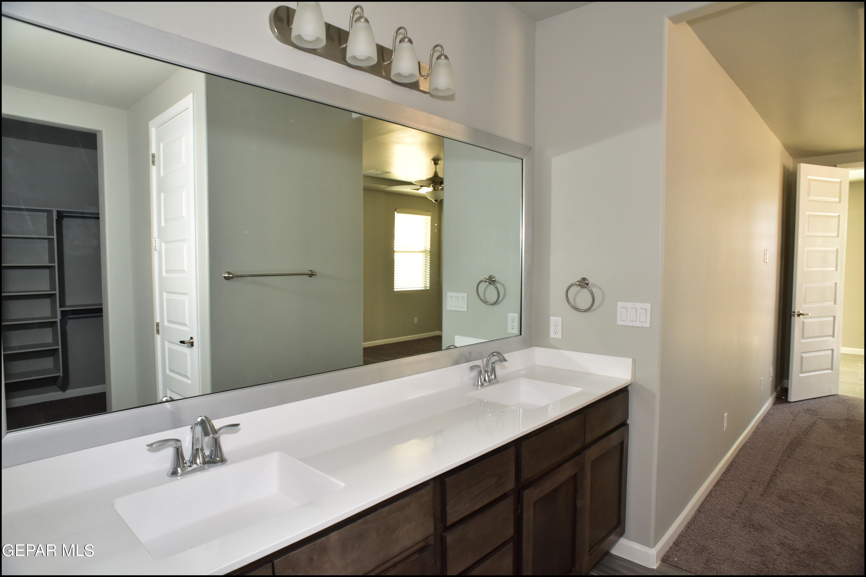 13623 LAWKLAND Street