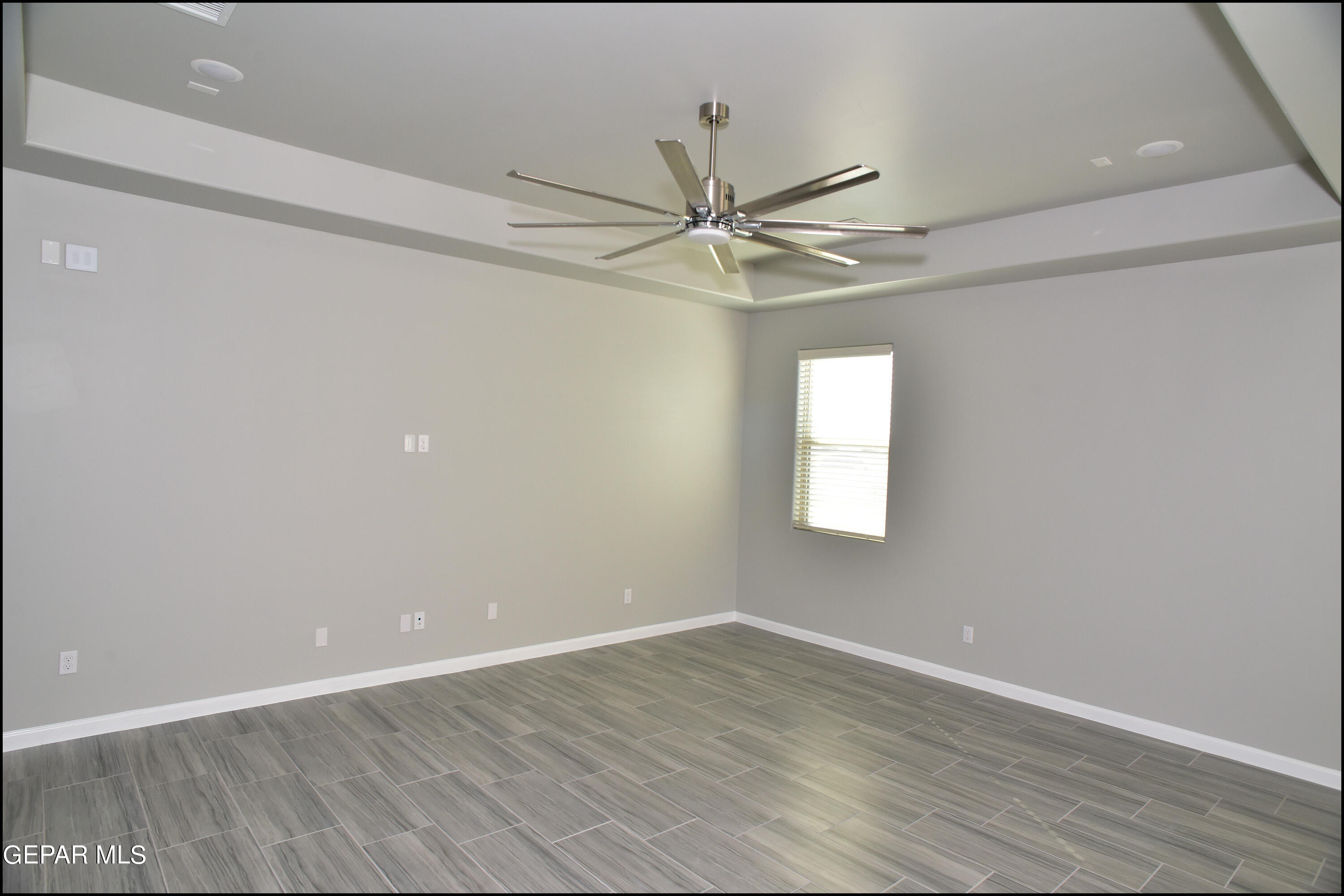 13623 LAWKLAND Street