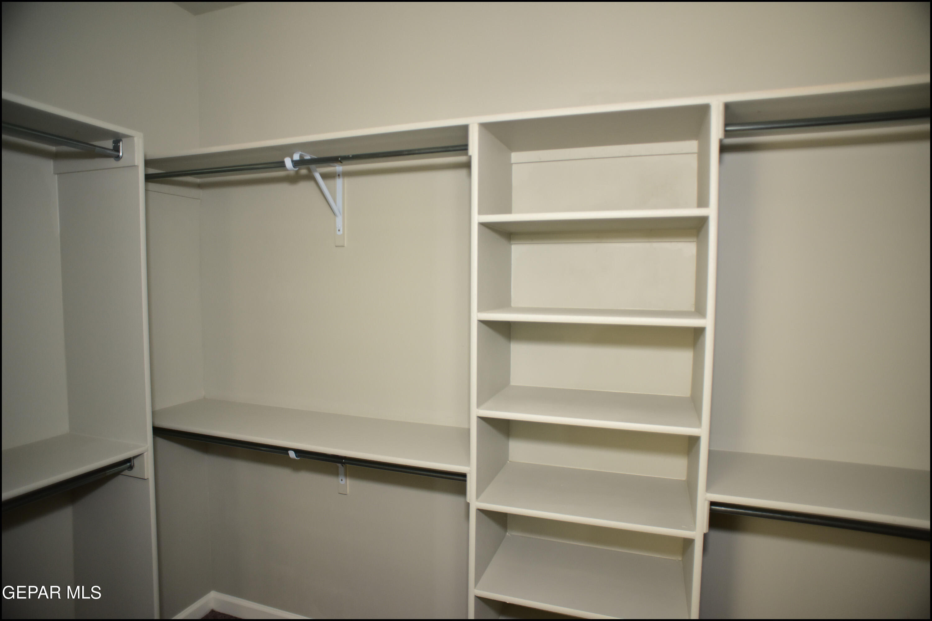 13623 LAWKLAND Street