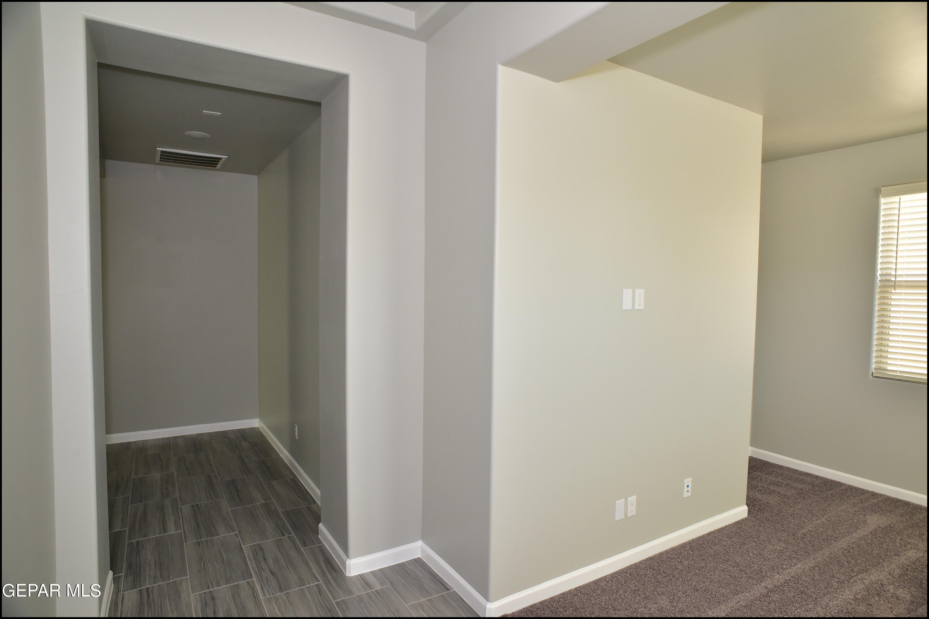 13623 LAWKLAND Street