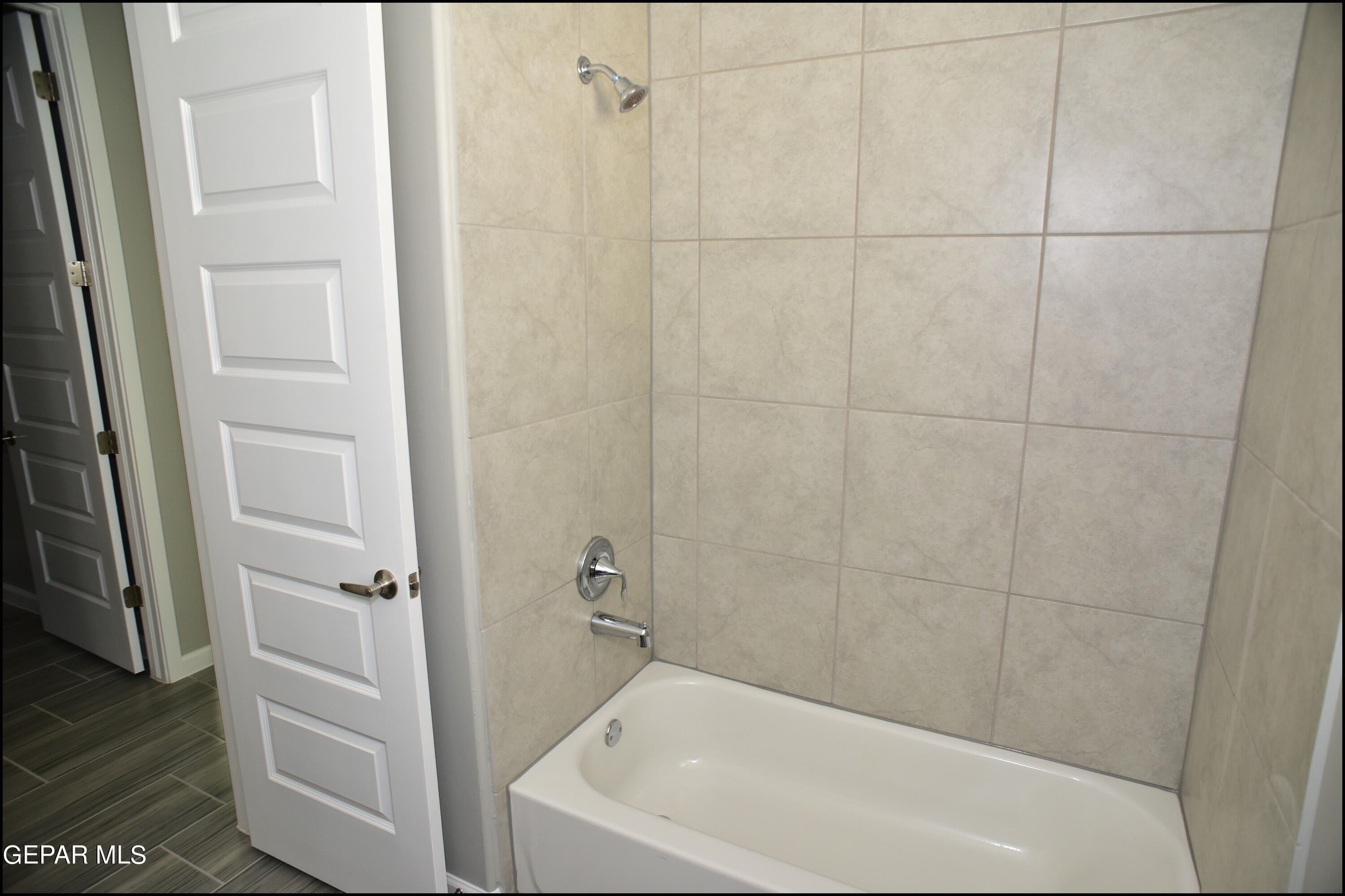 13623 LAWKLAND Street