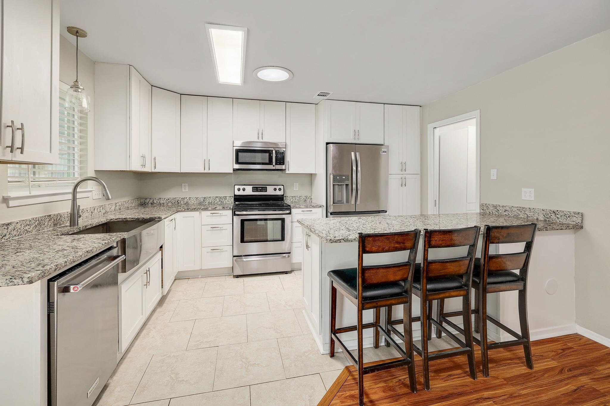 3411 Ambleside DR