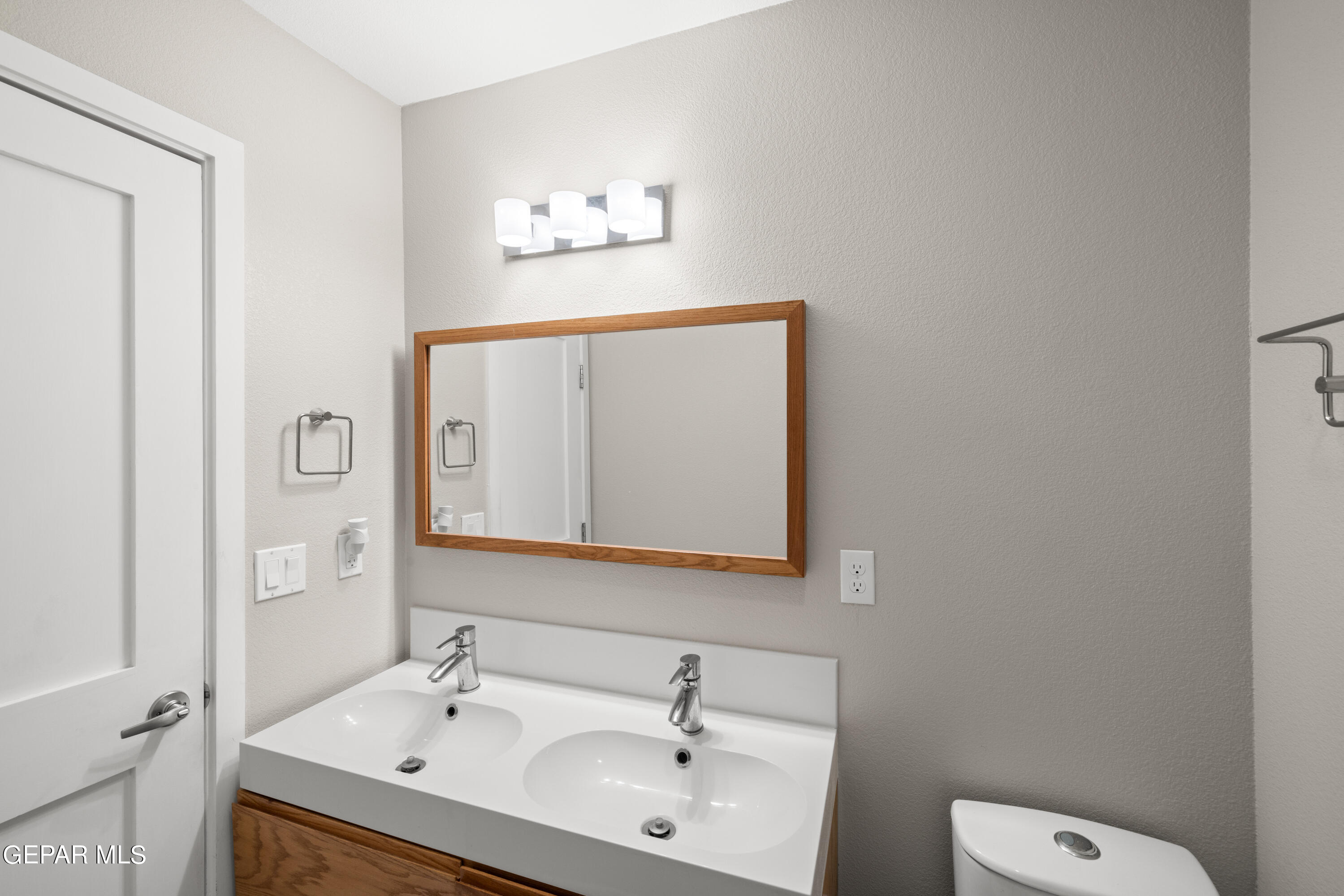 4200 Camelot Heights Drive, 17