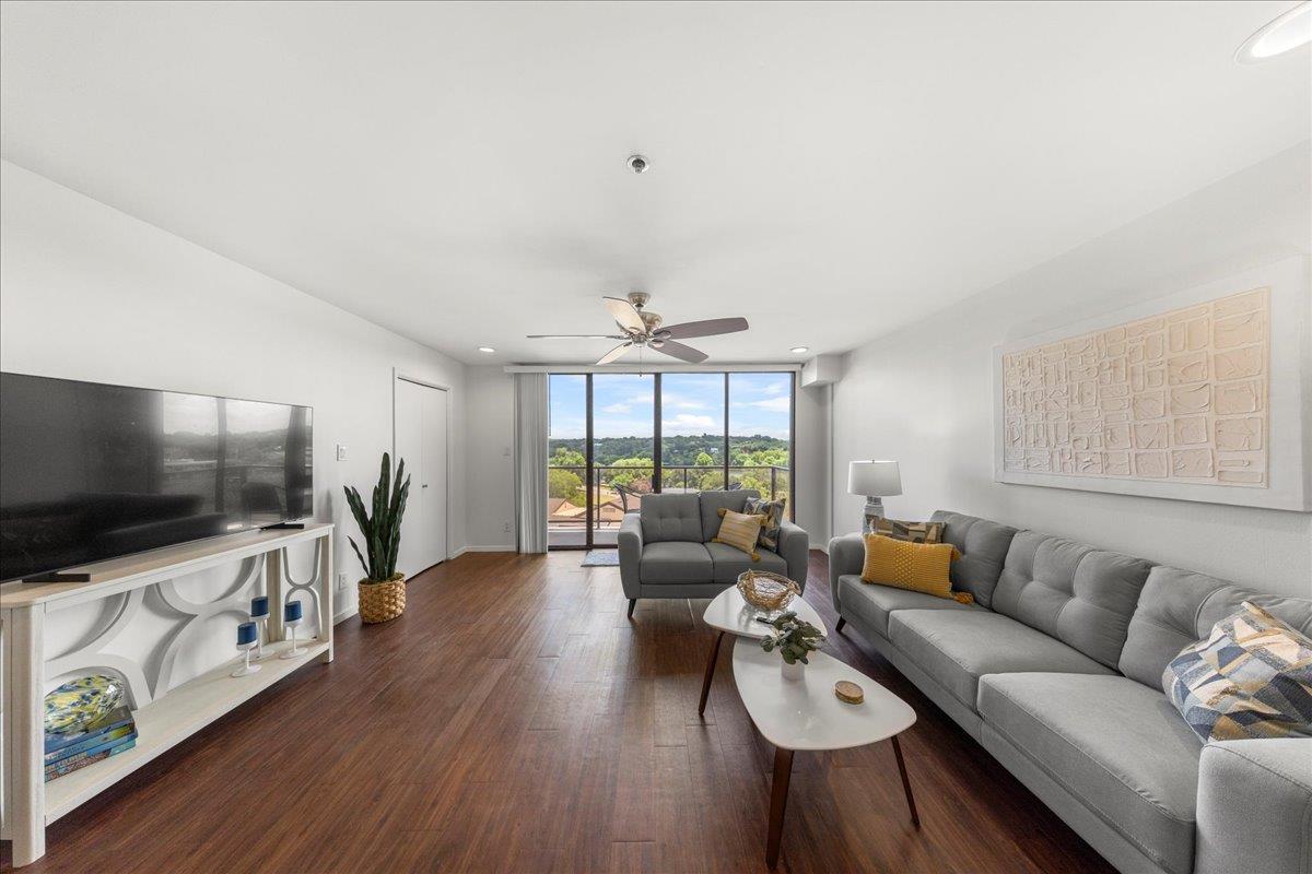 40 N Interstate Hwy 35 Unit: 6B3