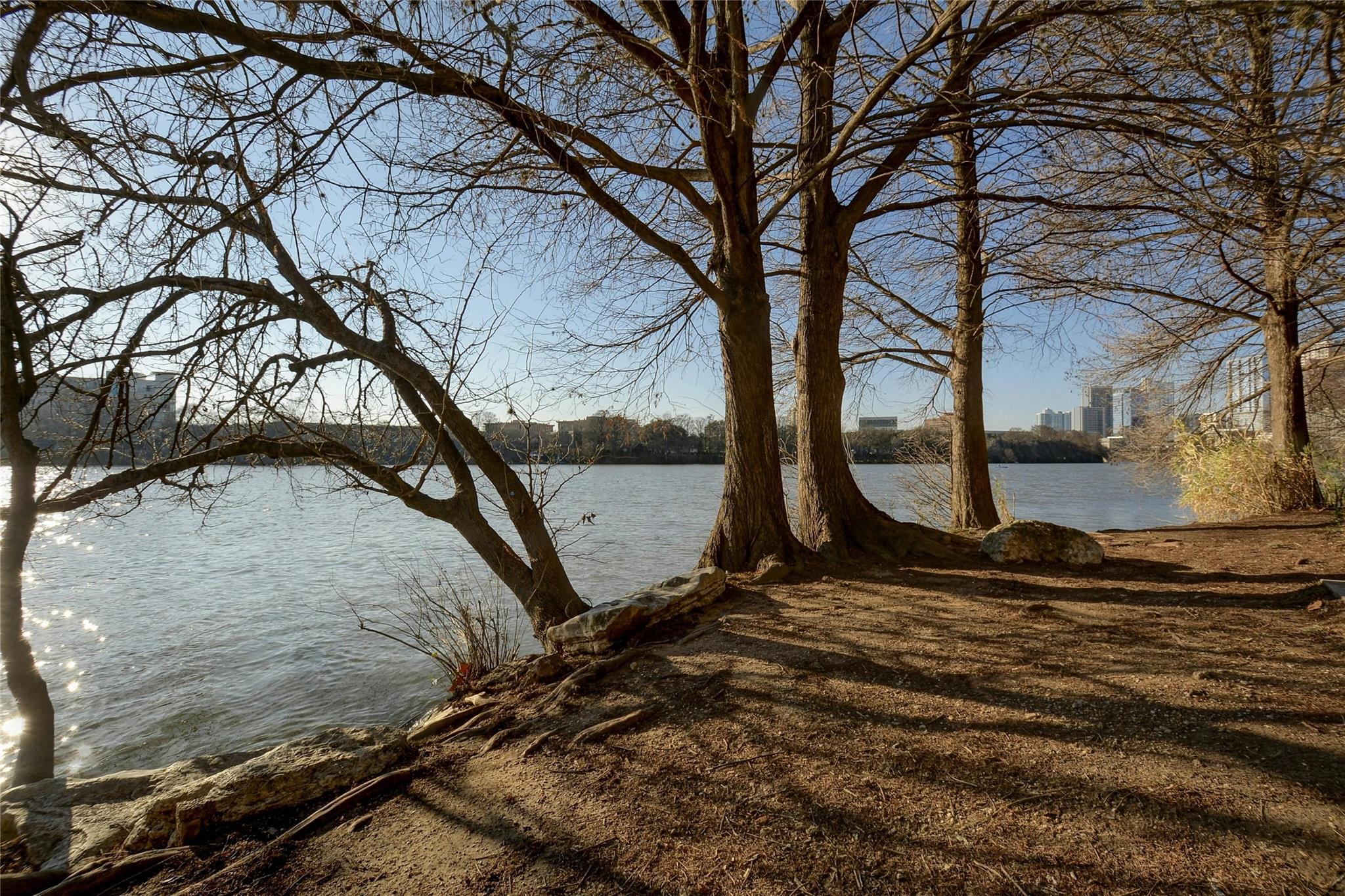 40 N Interstate Hwy 35 Unit: 6B3