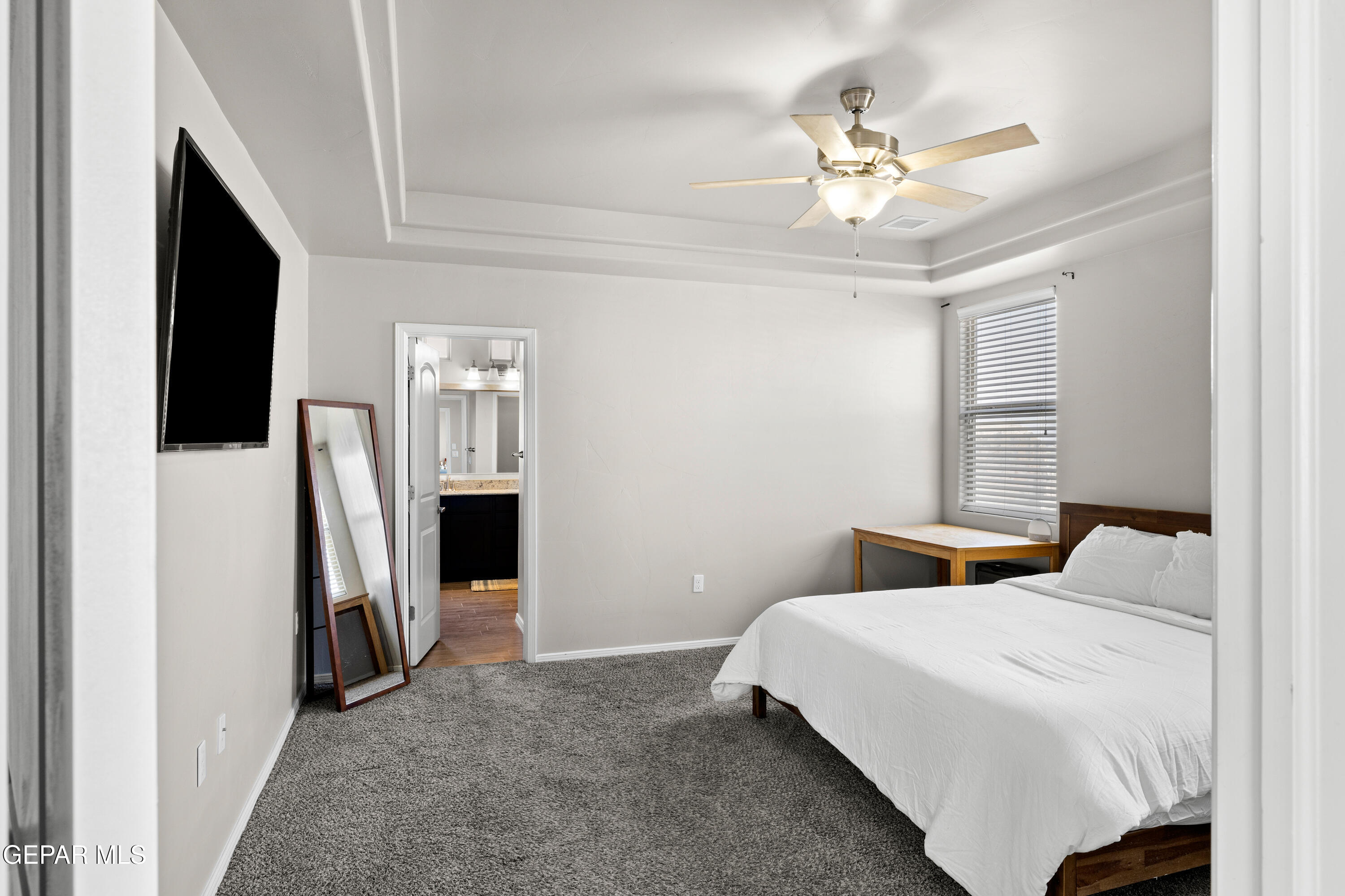 12401 KNIGHTSBRIDGE Drive