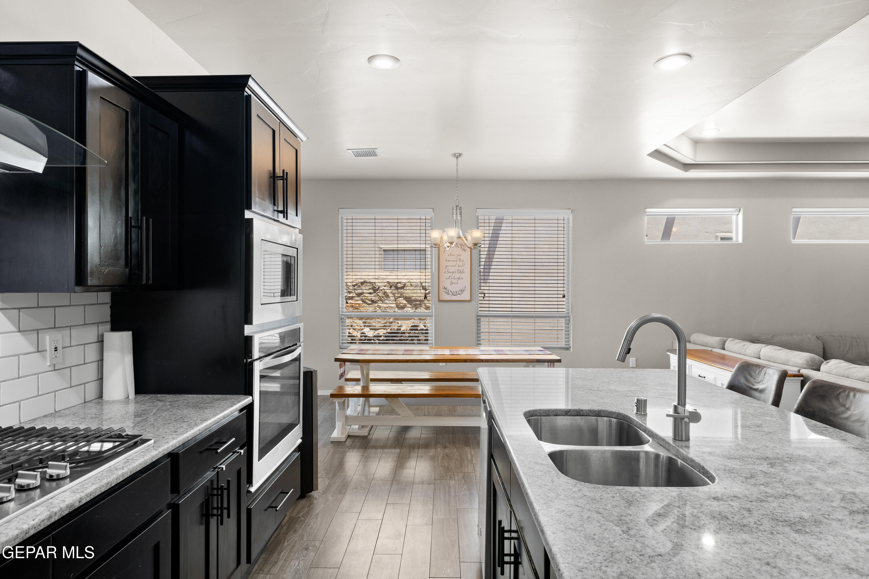 12401 KNIGHTSBRIDGE Drive