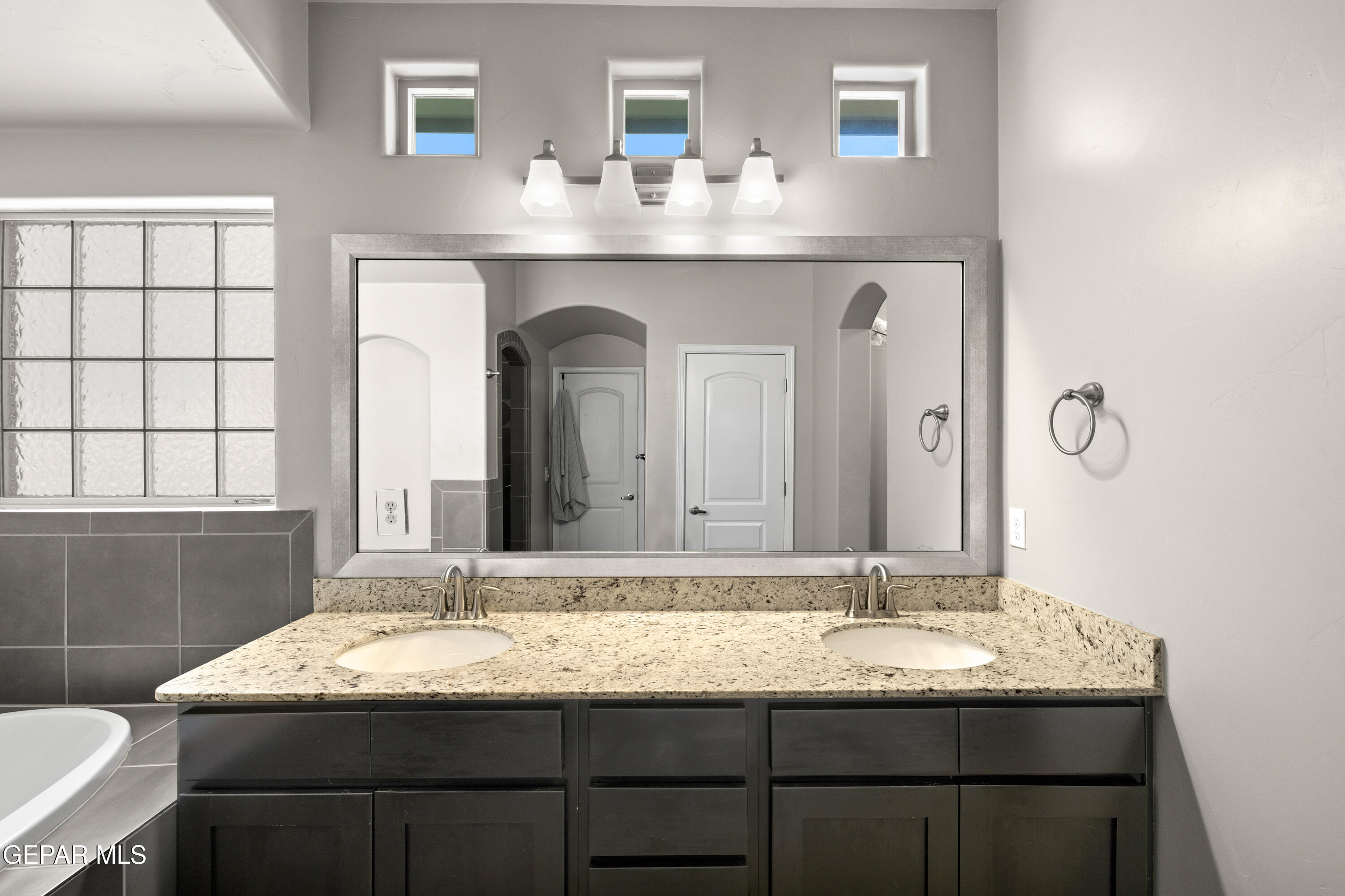 12401 KNIGHTSBRIDGE Drive