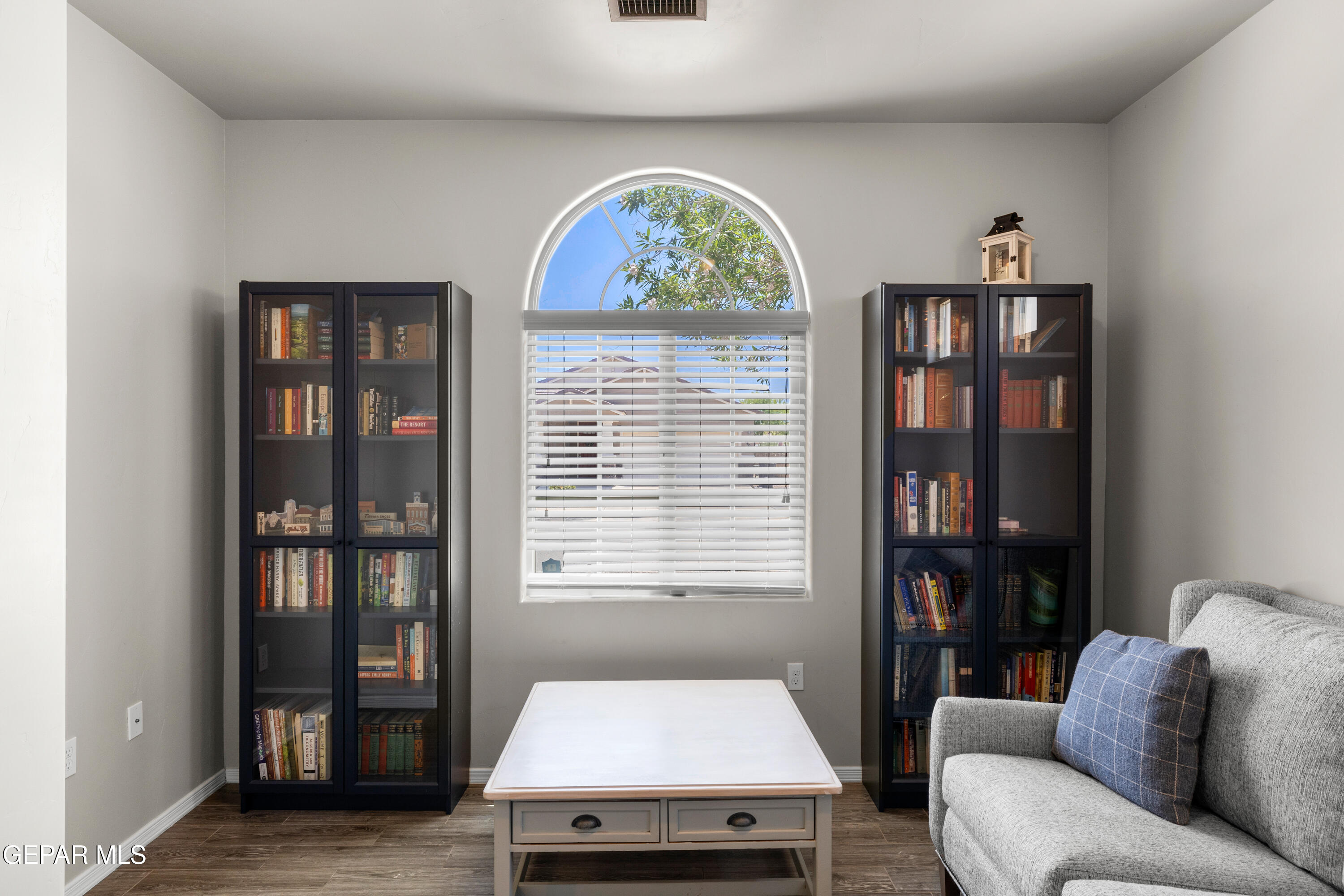 12401 KNIGHTSBRIDGE Drive