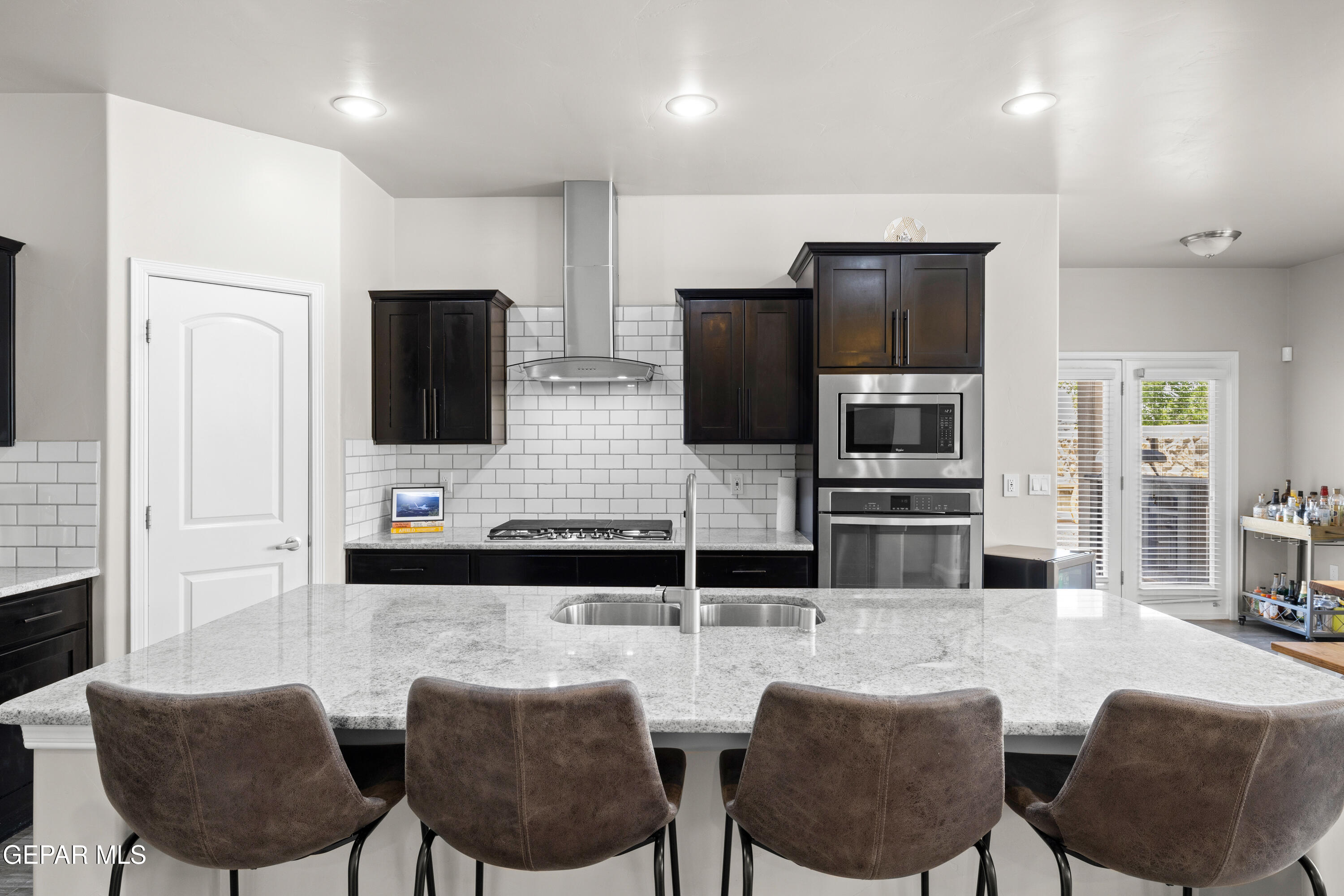 12401 KNIGHTSBRIDGE Drive