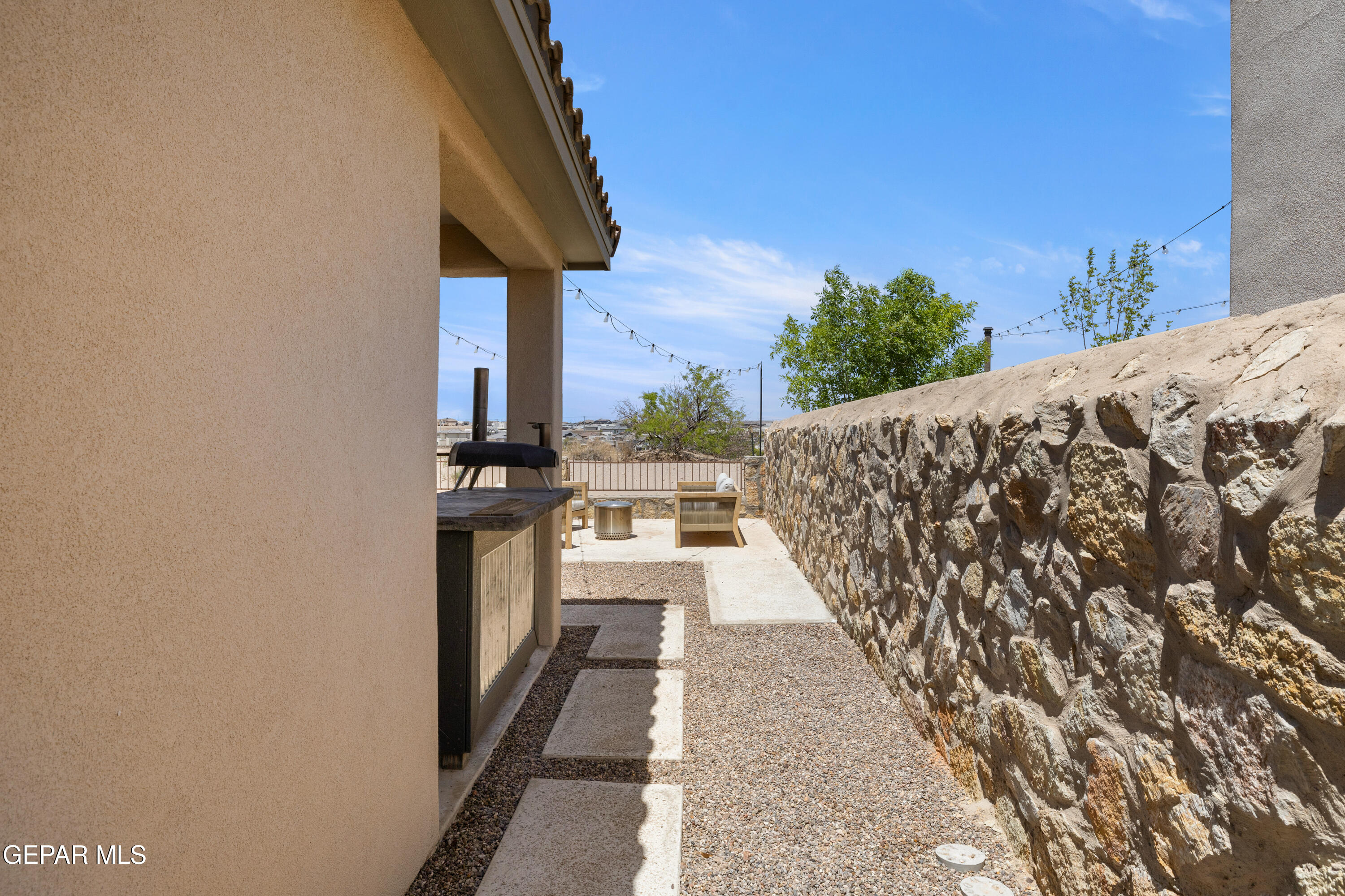 12401 KNIGHTSBRIDGE Drive