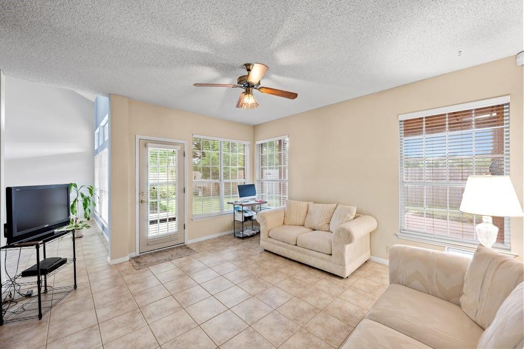 6313 John Chisum LN