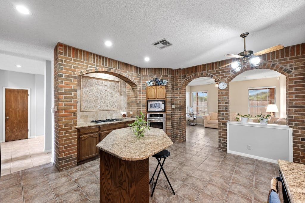 6313 John Chisum LN