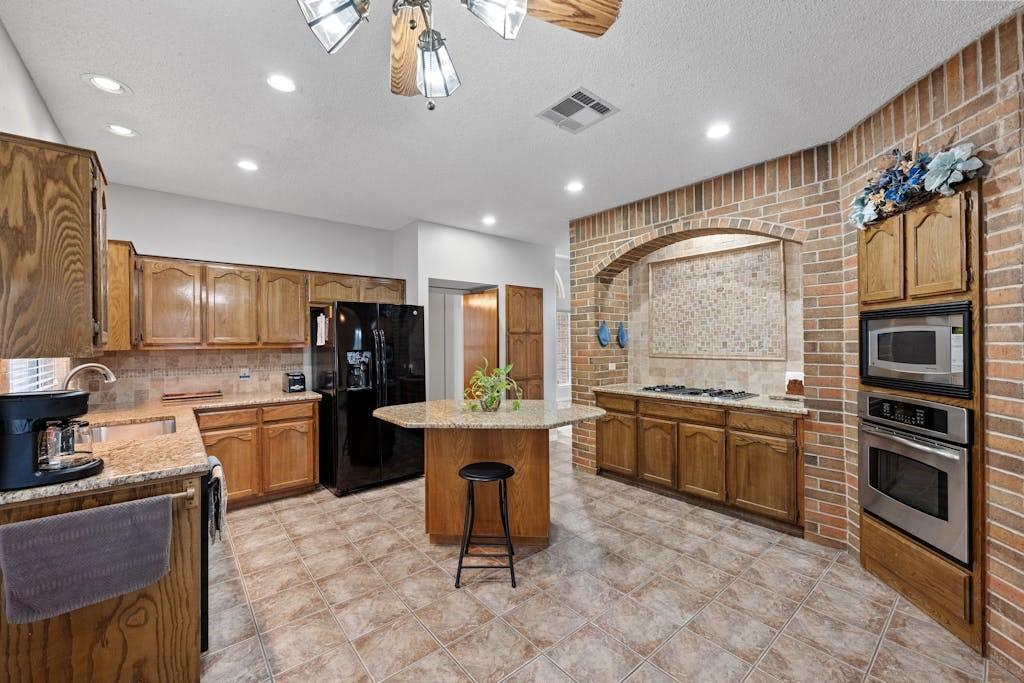6313 John Chisum LN