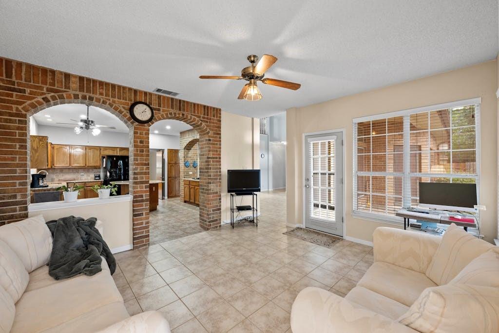 6313 John Chisum LN