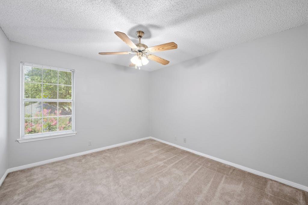 6313 John Chisum LN