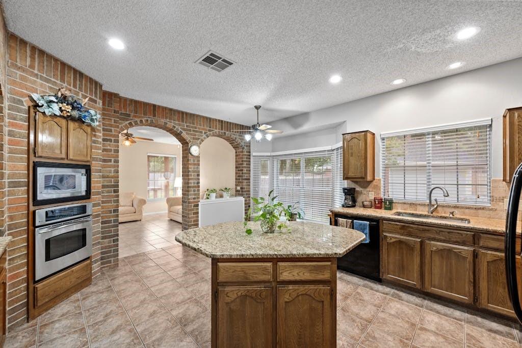 6313 John Chisum LN