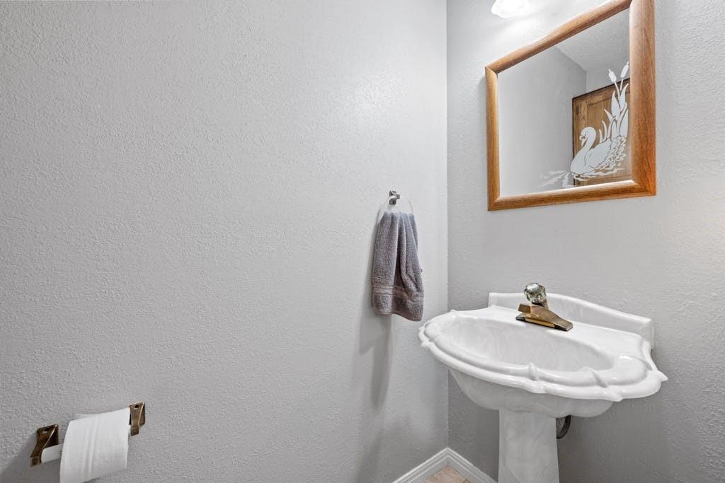 6313 John Chisum LN