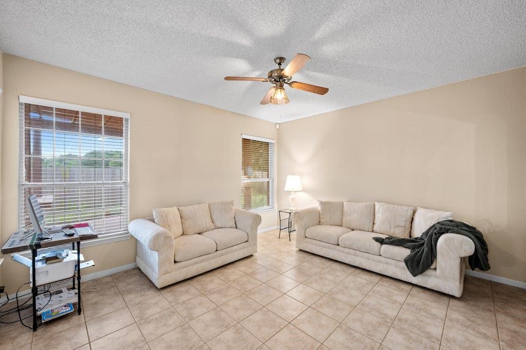 6313 John Chisum LN