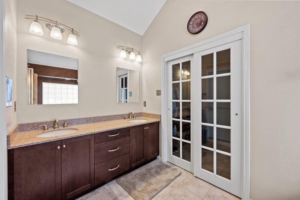 6313 John Chisum LN