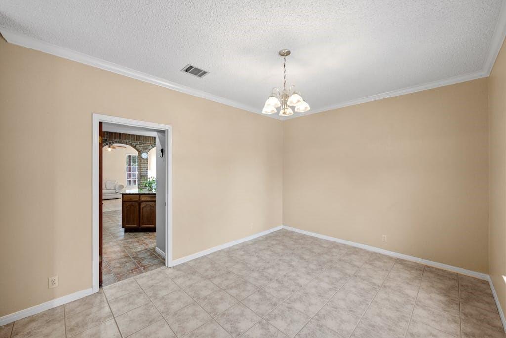 6313 John Chisum LN