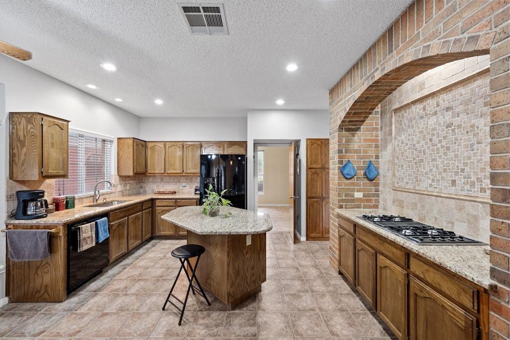6313 John Chisum LN