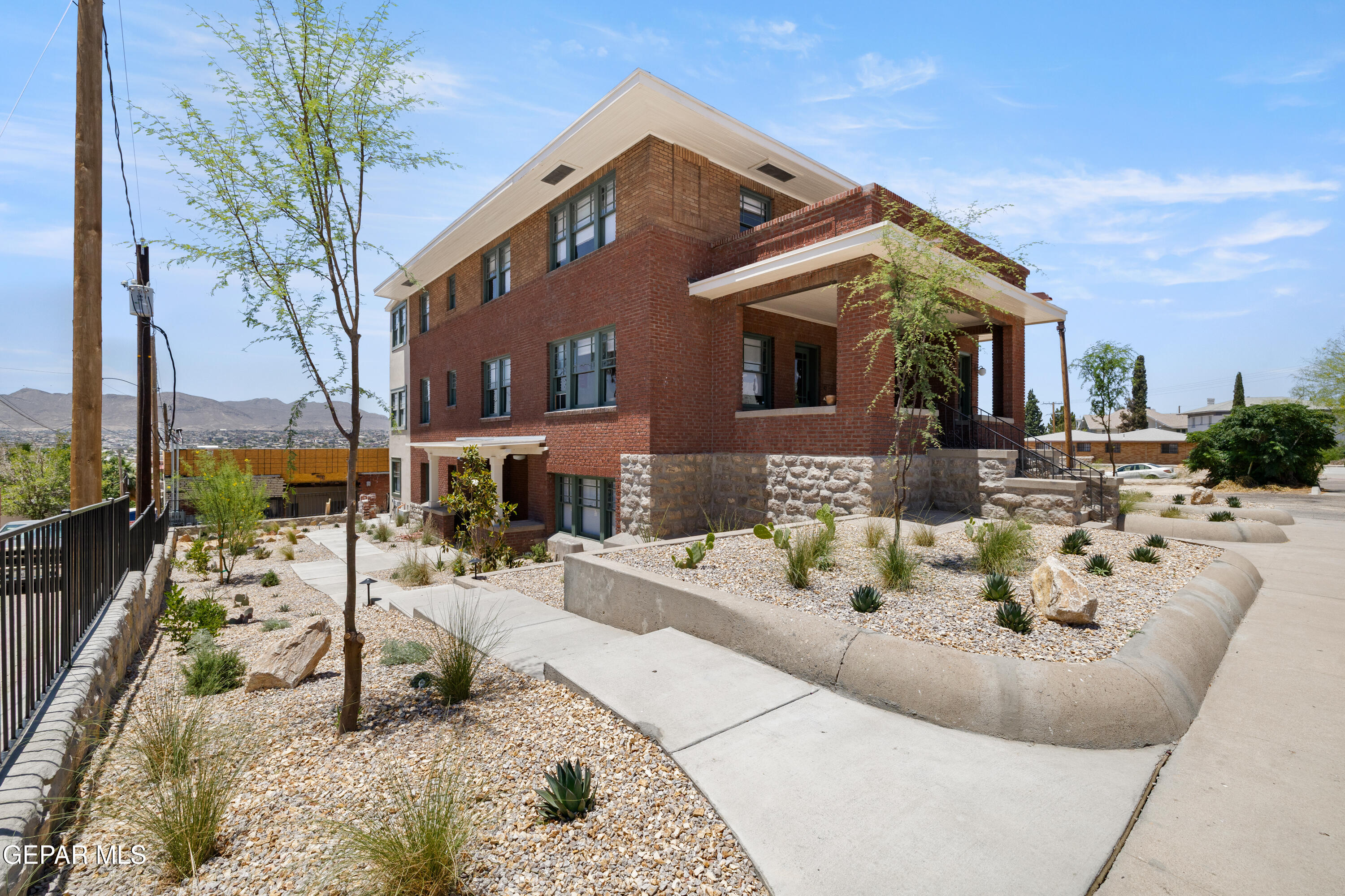 914 W Yandell Drive 1A