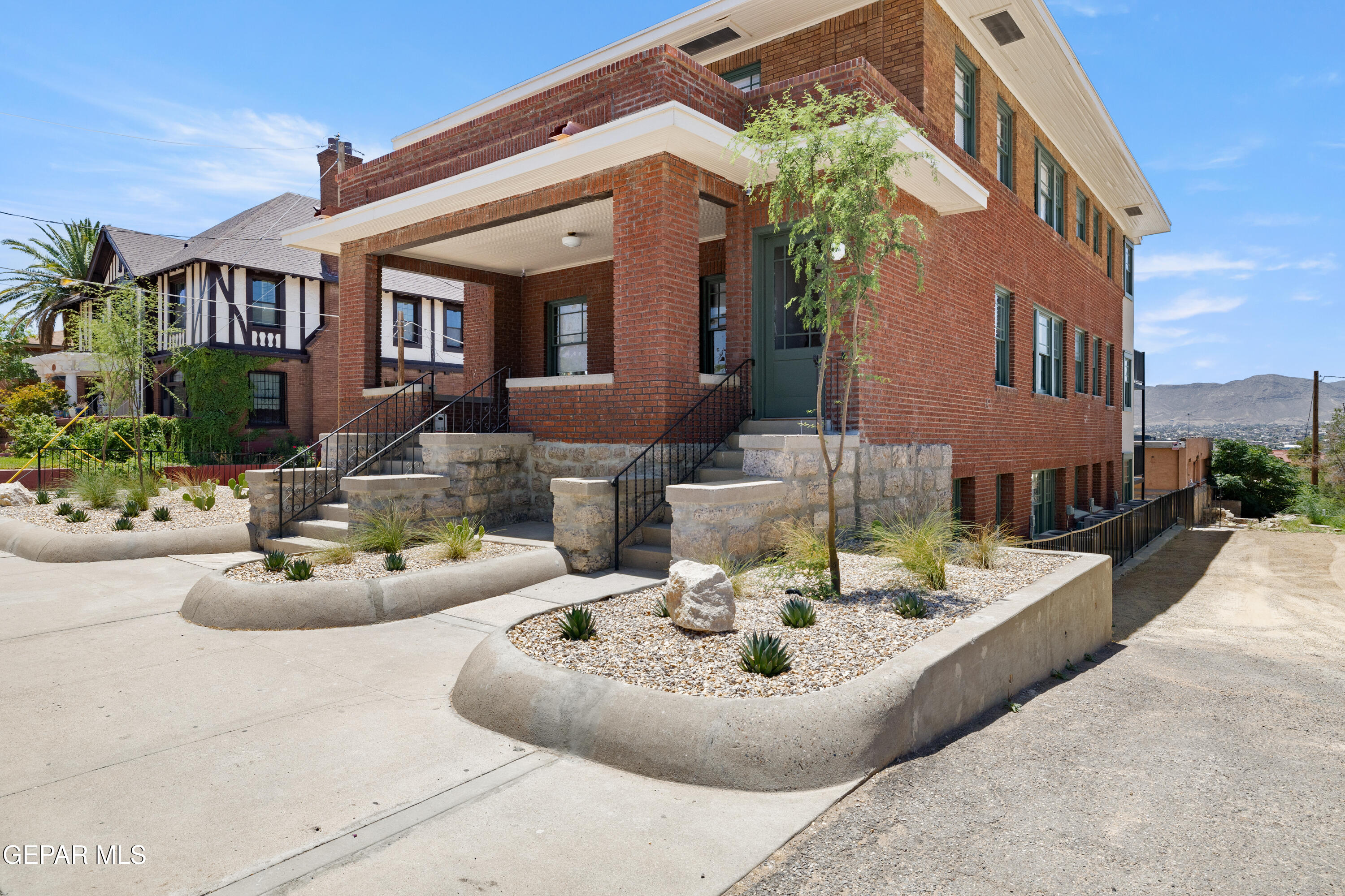 914 W Yandell Drive 1B
