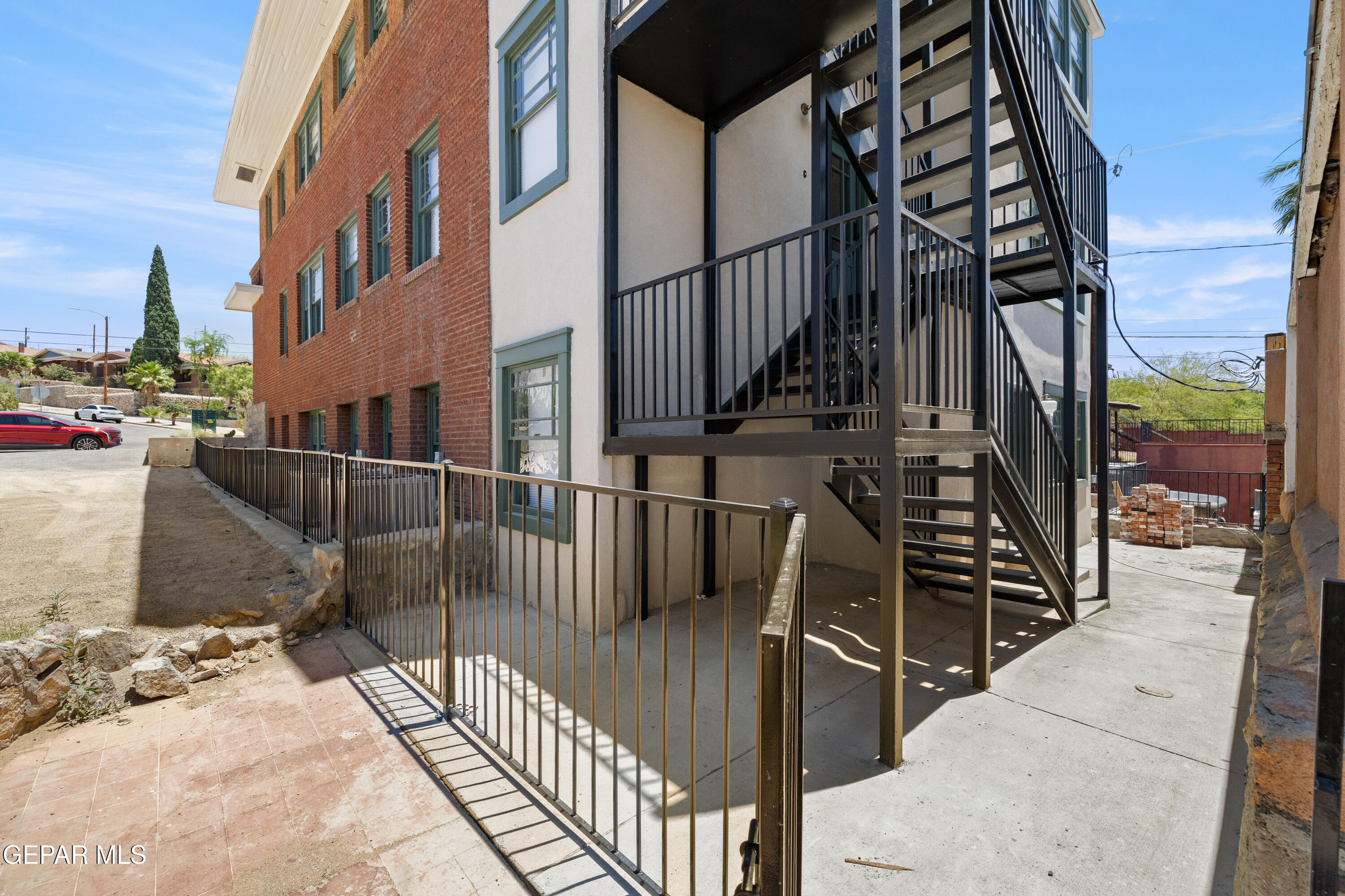 914 W Yandell Drive 2B