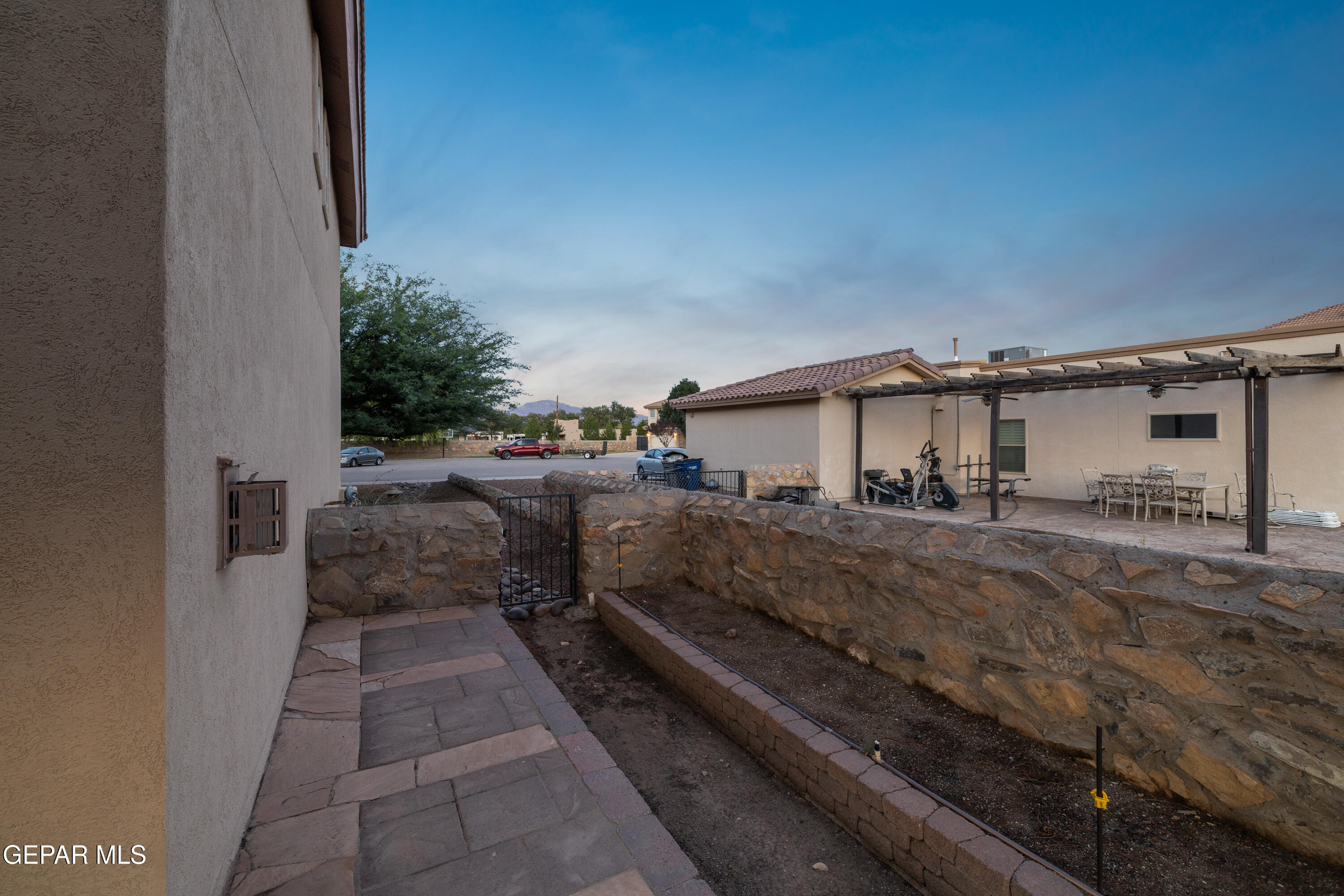 6013 VALLE ESPANOLA Lane