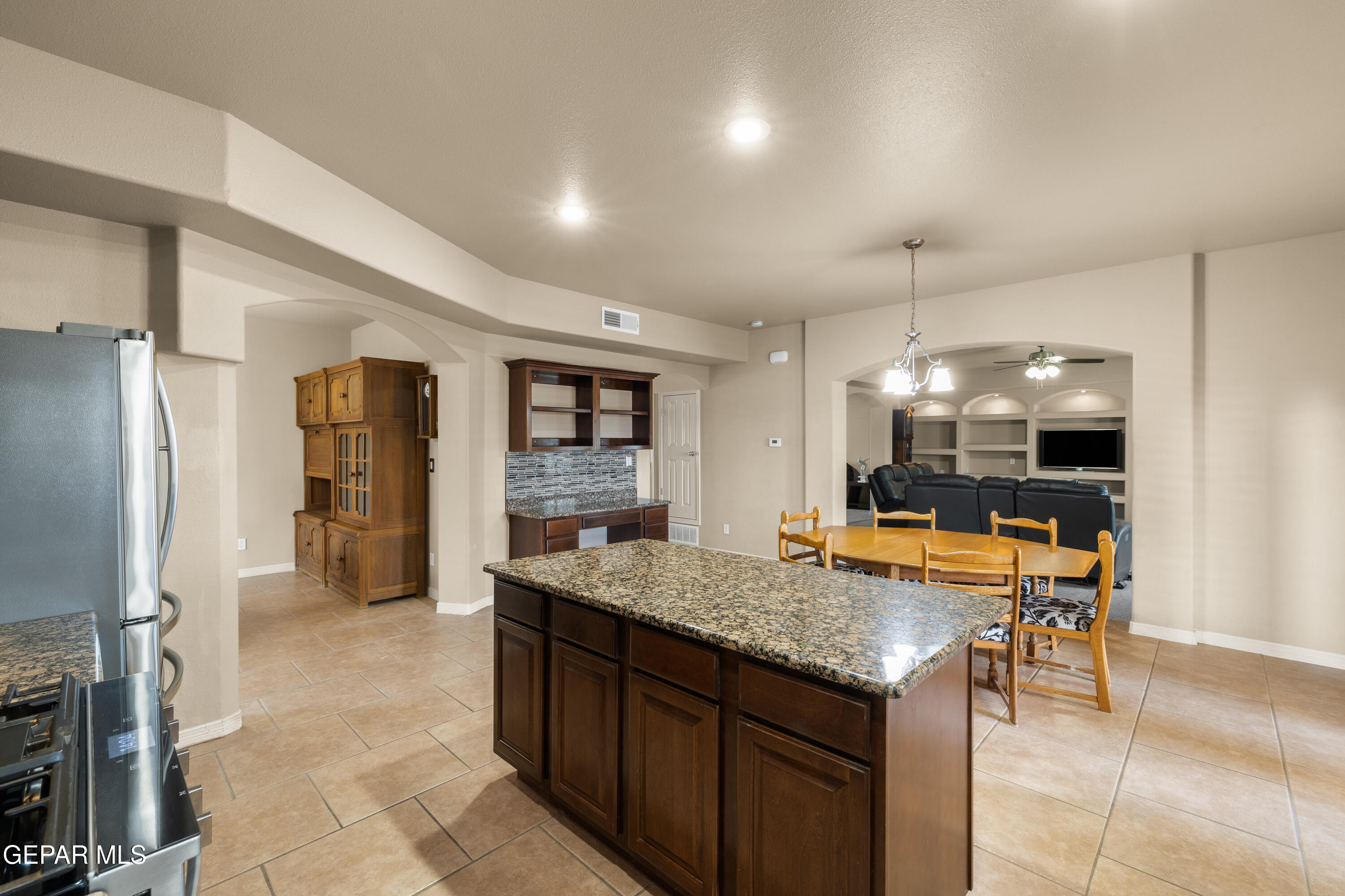 6013 VALLE ESPANOLA Lane