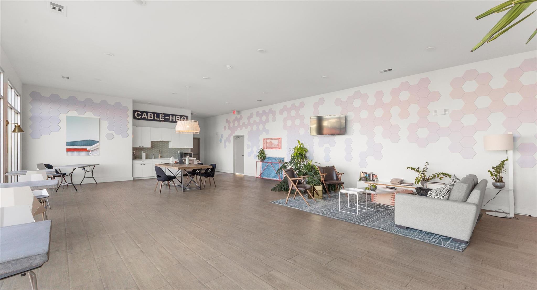 4361 S Congress Ave # 103