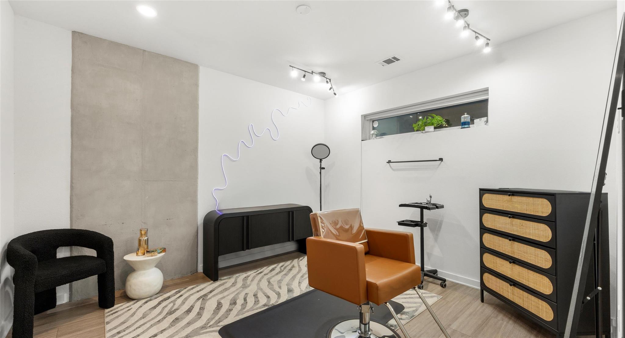 4361 S Congress Ave # 103