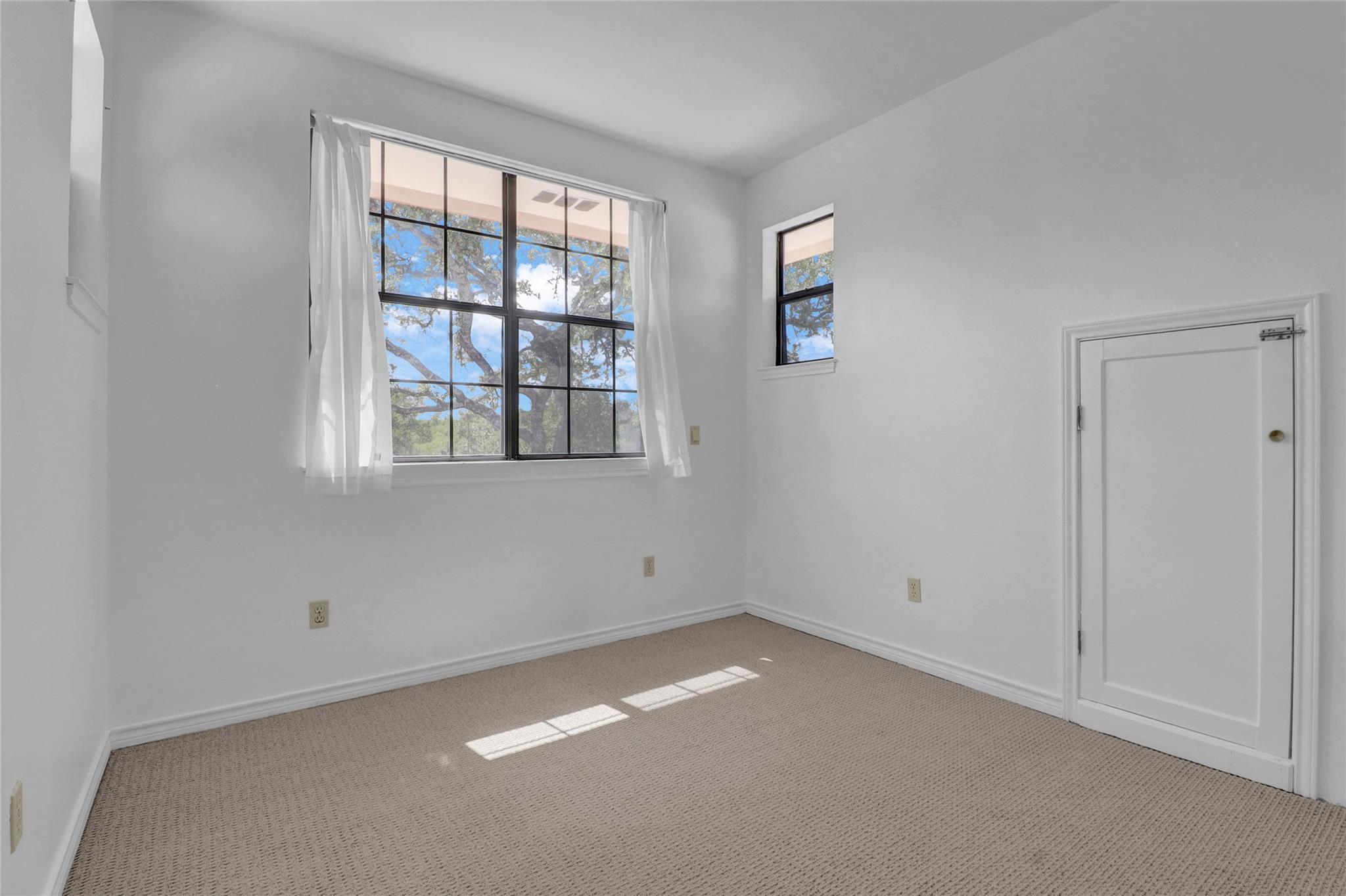 2211 Hilliard RD