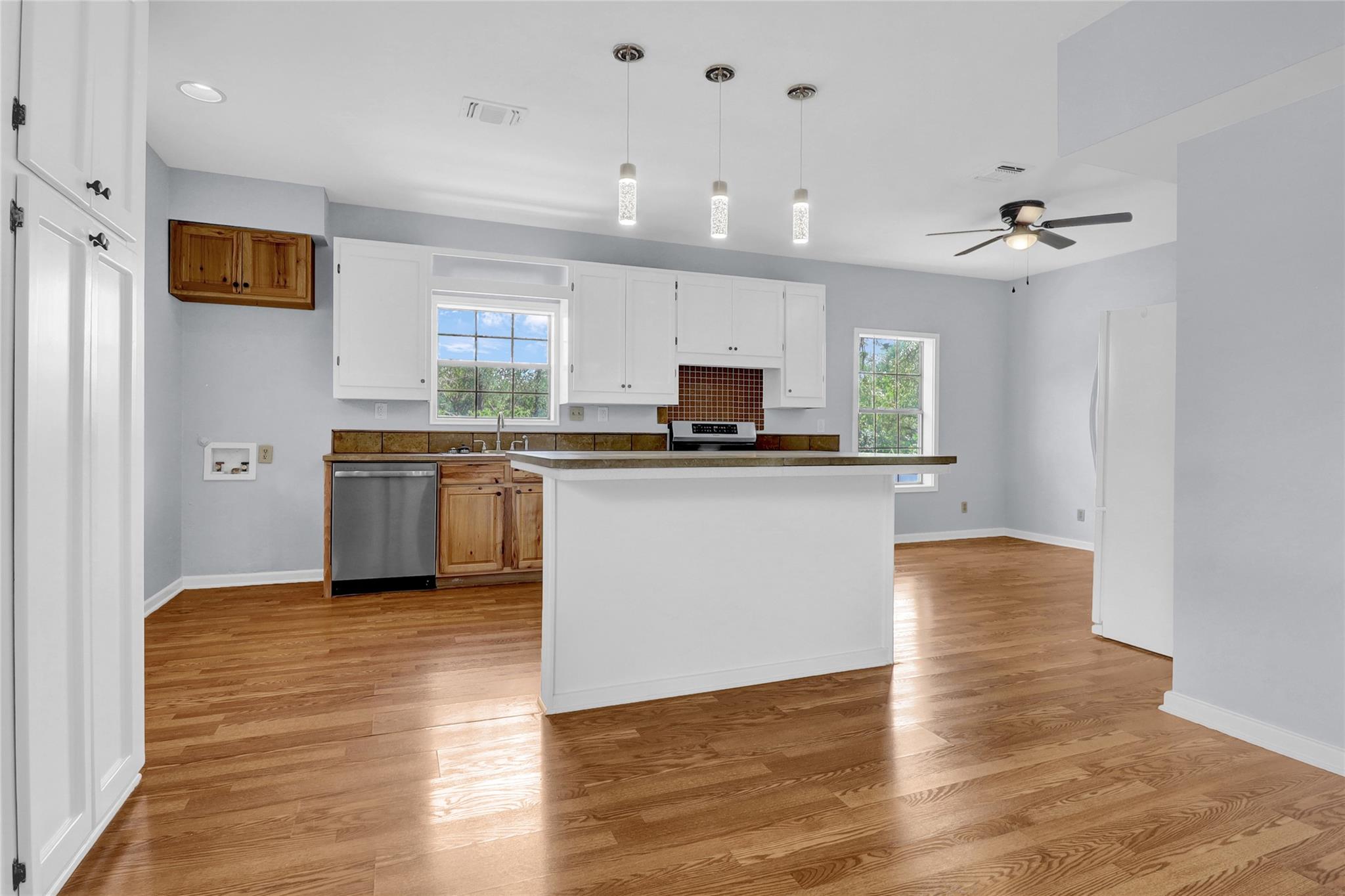 2211 Hilliard RD