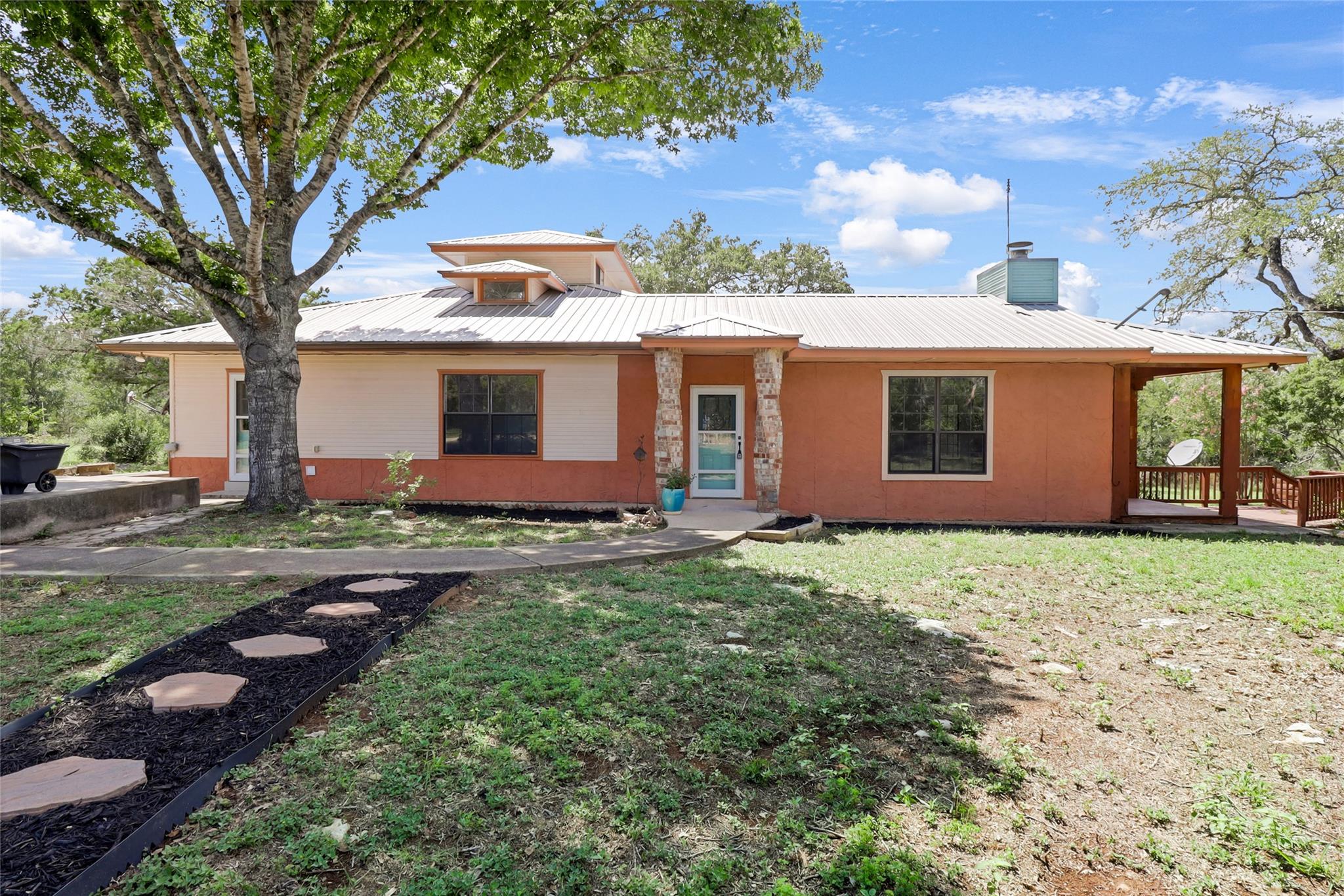 2211 Hilliard RD