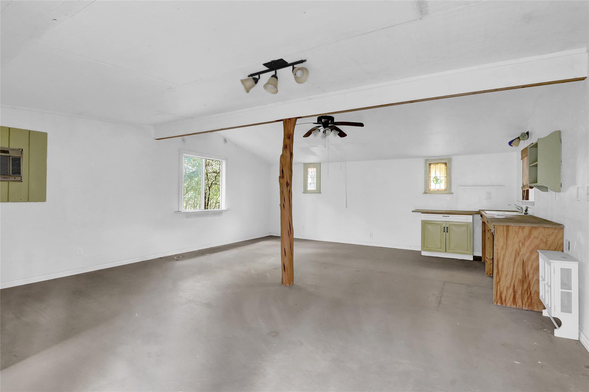 2211 Hilliard RD