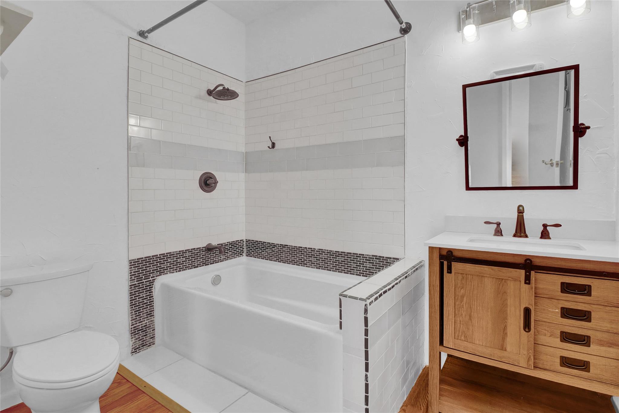 2211 Hilliard RD