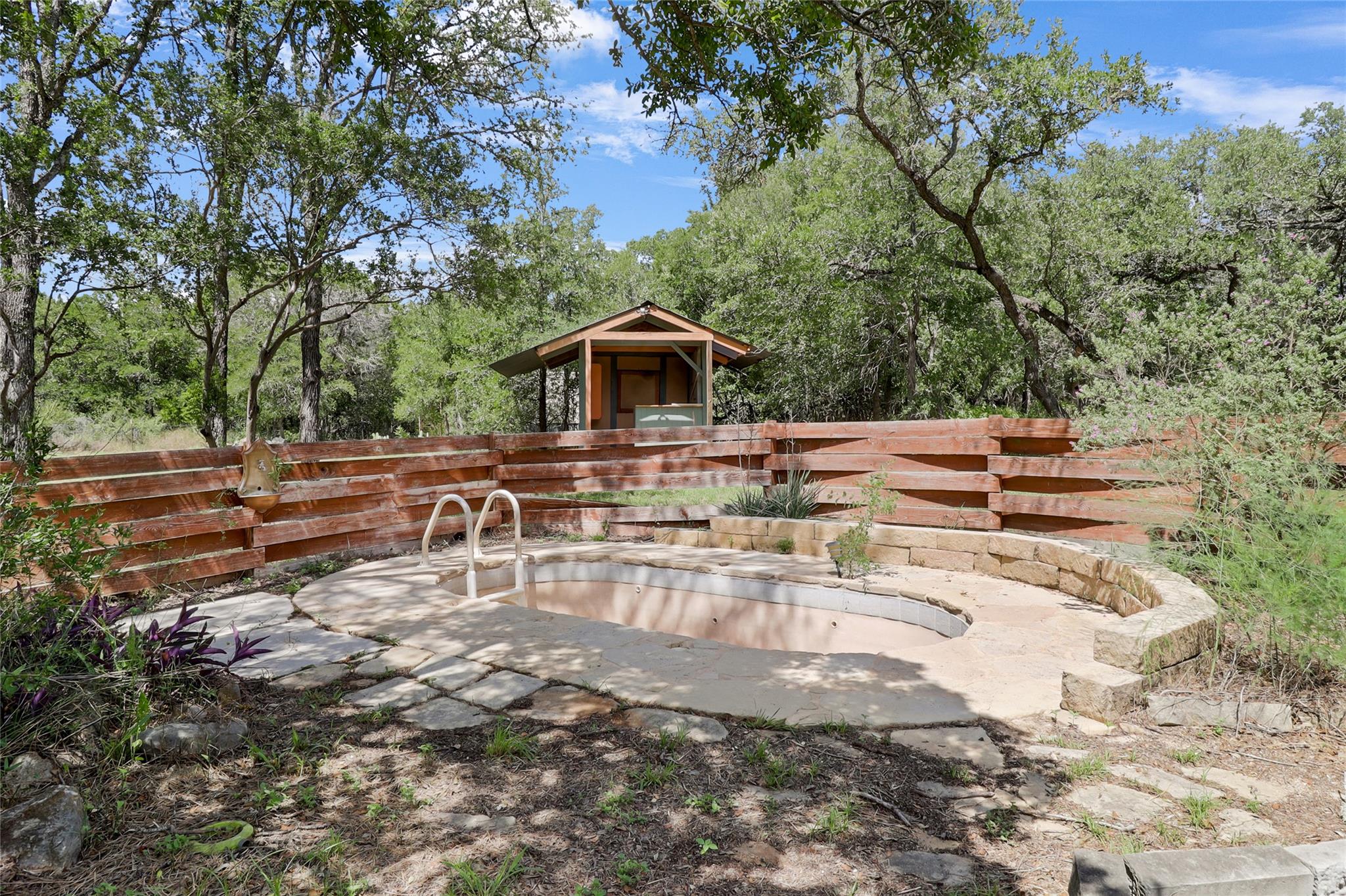 2211 Hilliard RD