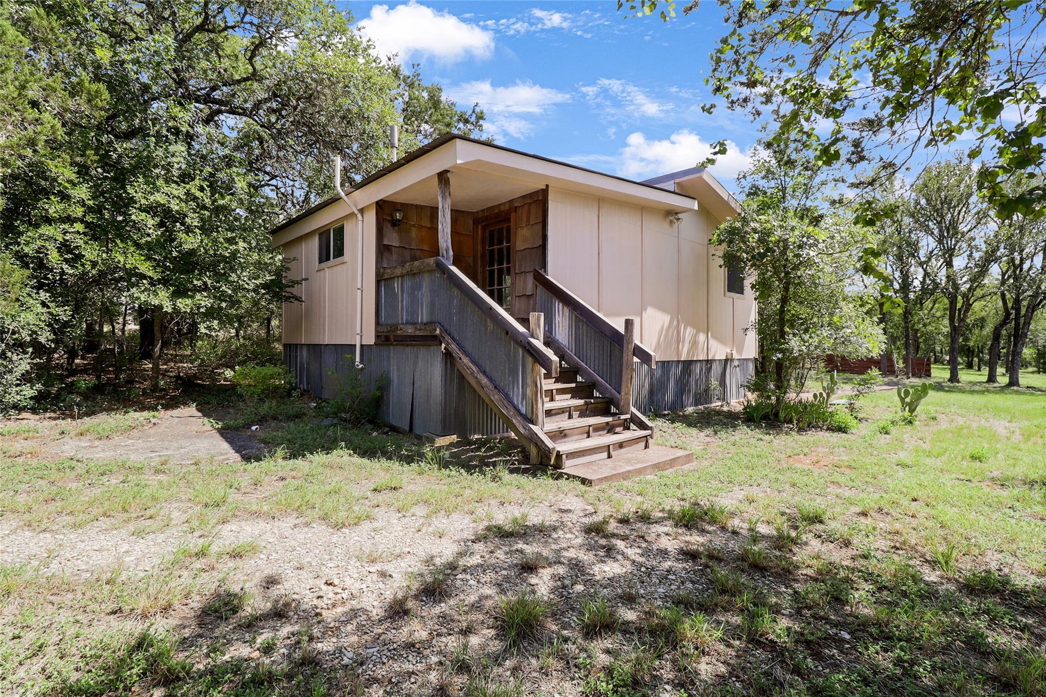 2211 Hilliard RD
